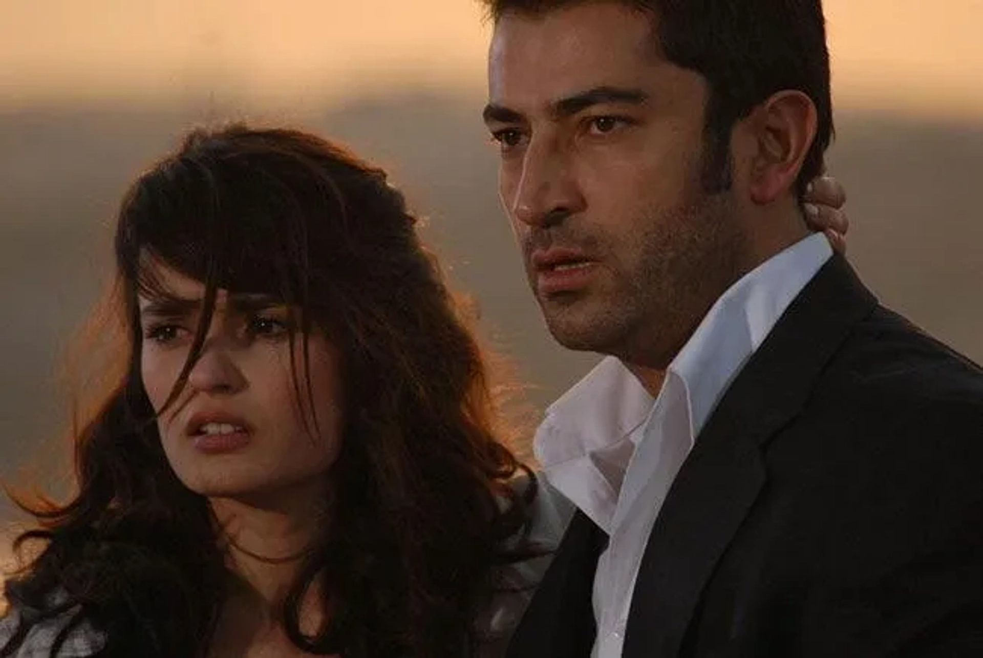 Kenan Imirzalioglu and Selin Demiratar in Aci Hayat (2005)