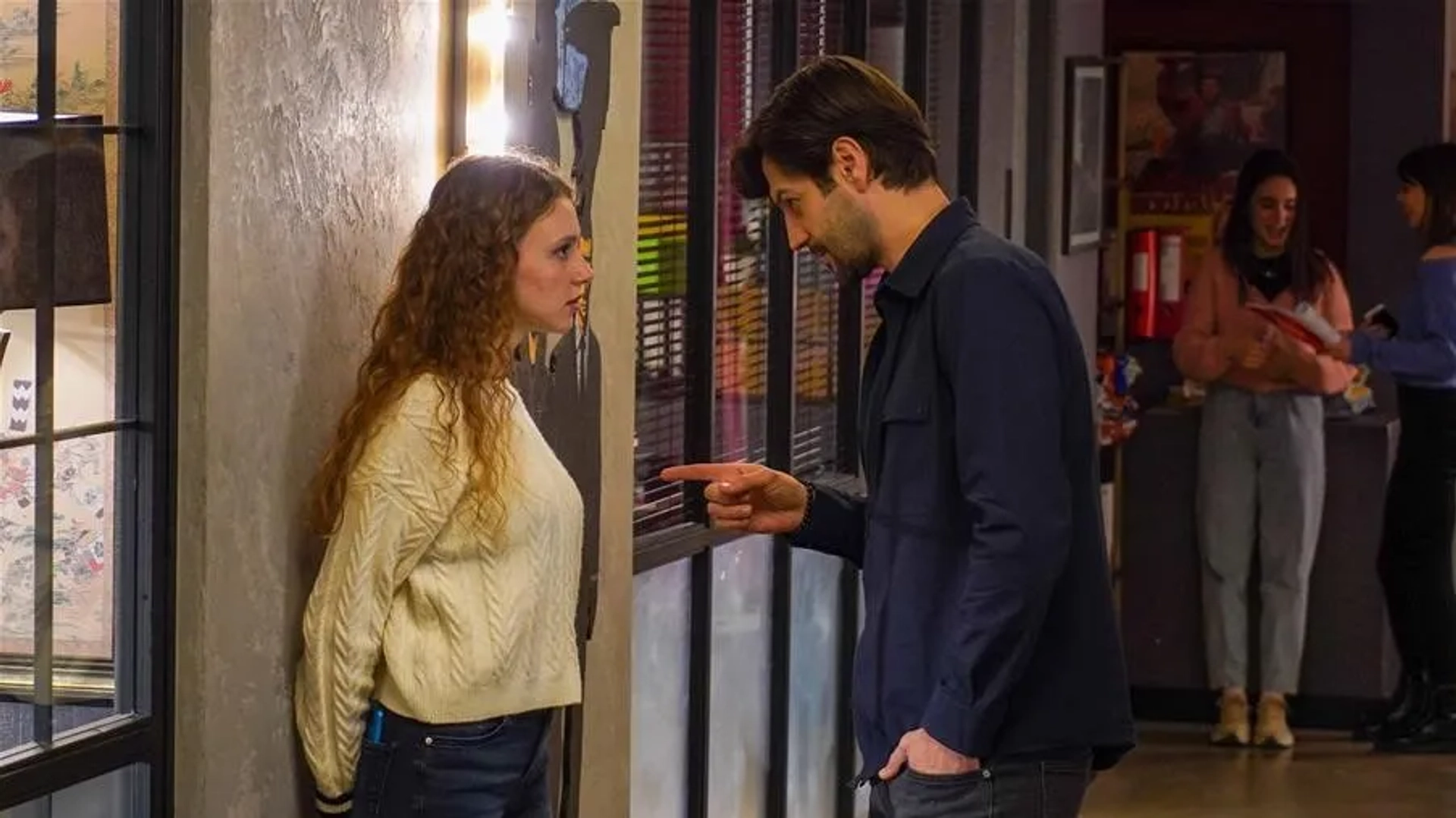 Serhat Teoman and Ahsen Eroglu in Call My Manager (2020)