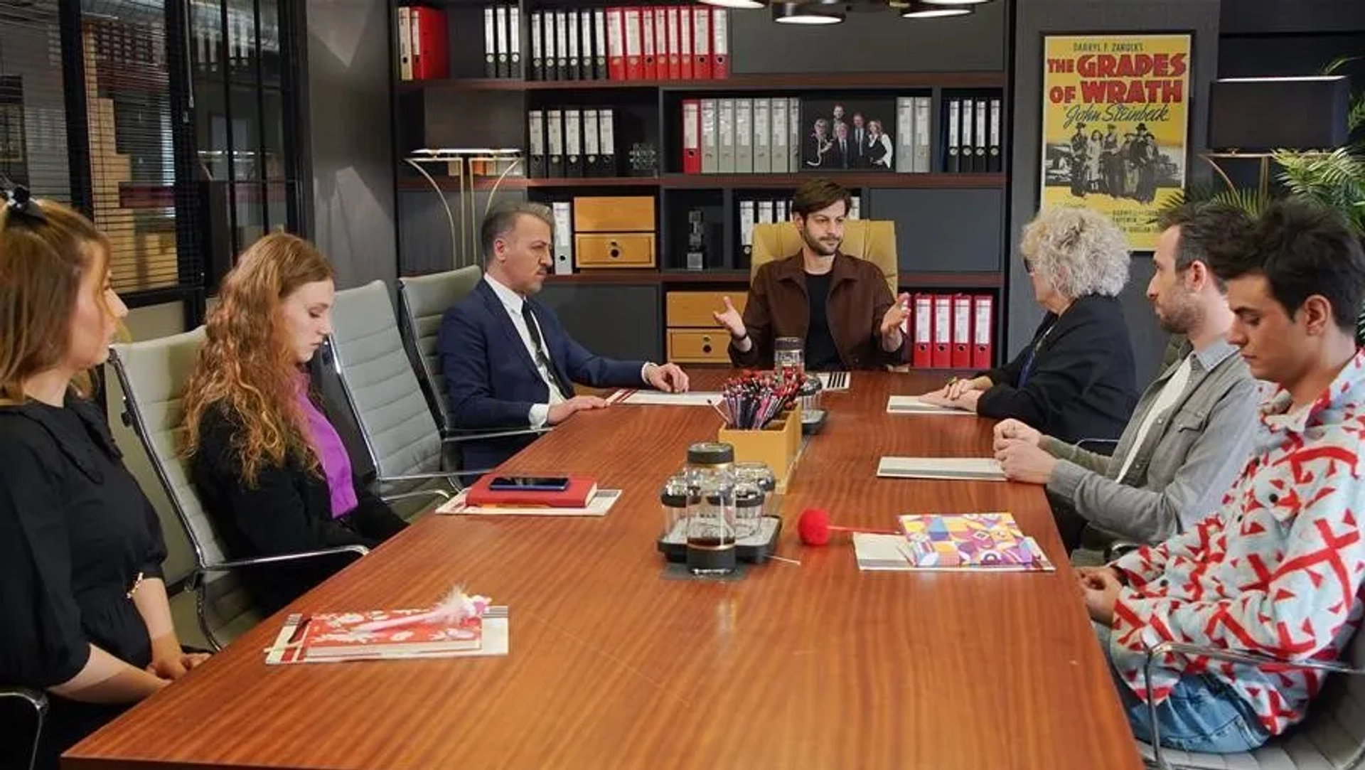 Aysenil Samlioglu, Baris Falay, Serhat Teoman, Fatih Artman, Gamze Karaduman, Ahsen Eroglu, and Semi Sirtikkizil in Call My Manager (2020)