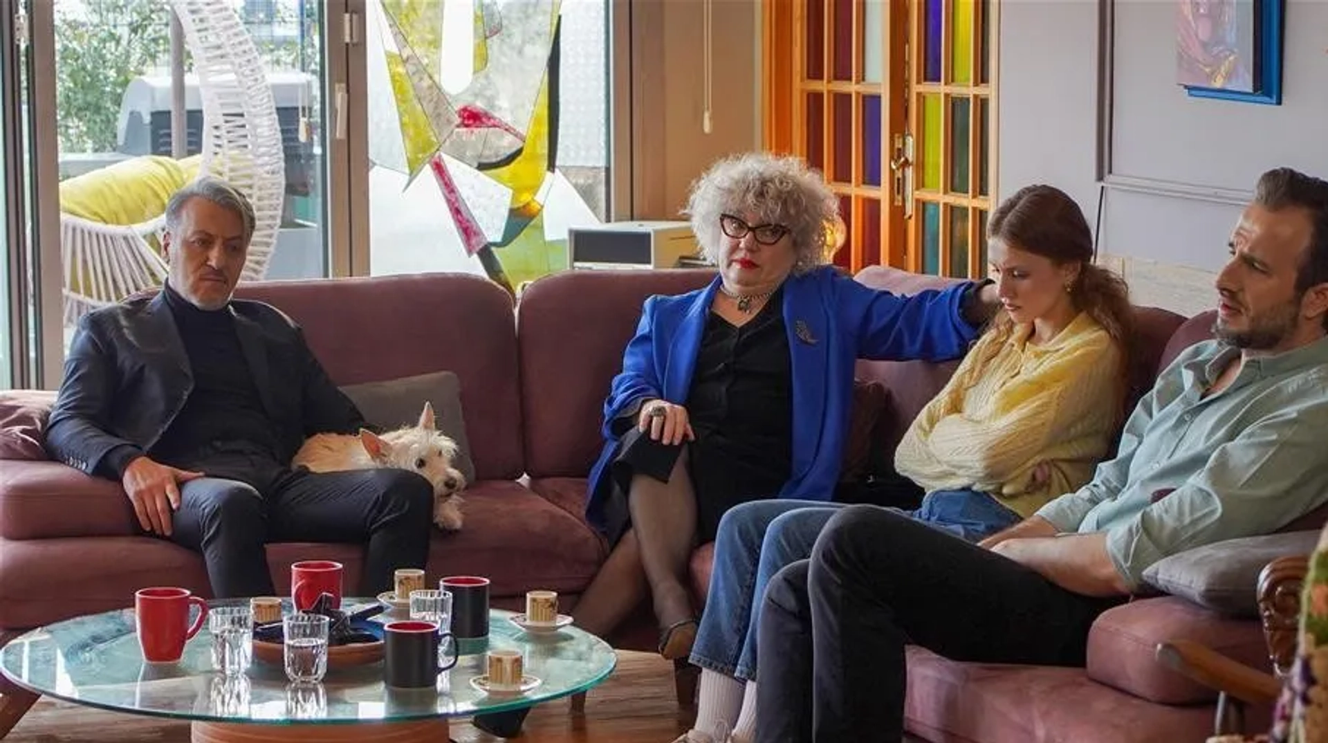 Aysenil Samlioglu, Baris Falay, Fatih Artman, and Ahsen Eroglu in Call My Manager (2020)