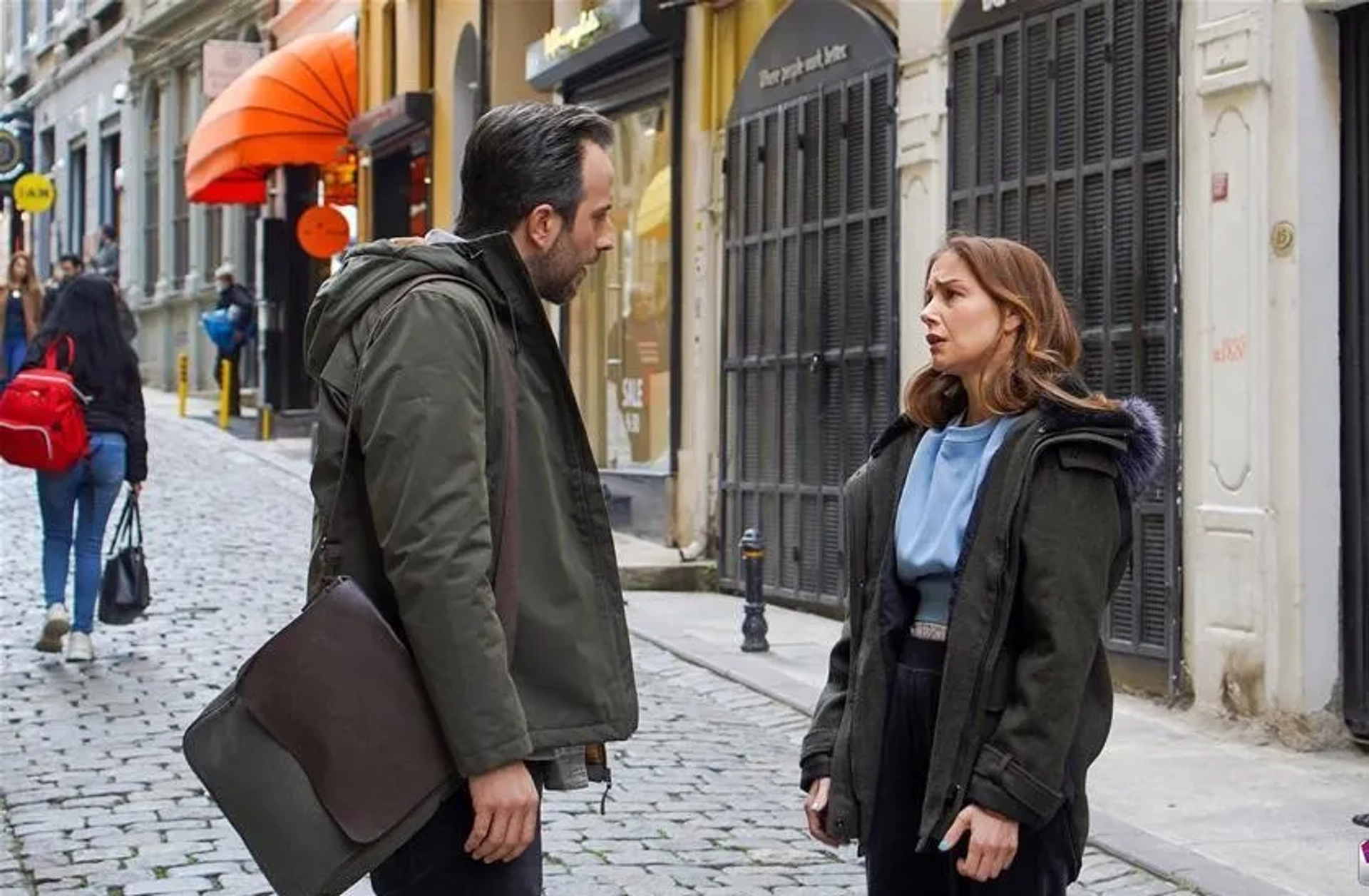 Defne Kayalar and Fatih Artman in Call My Manager (2020)
