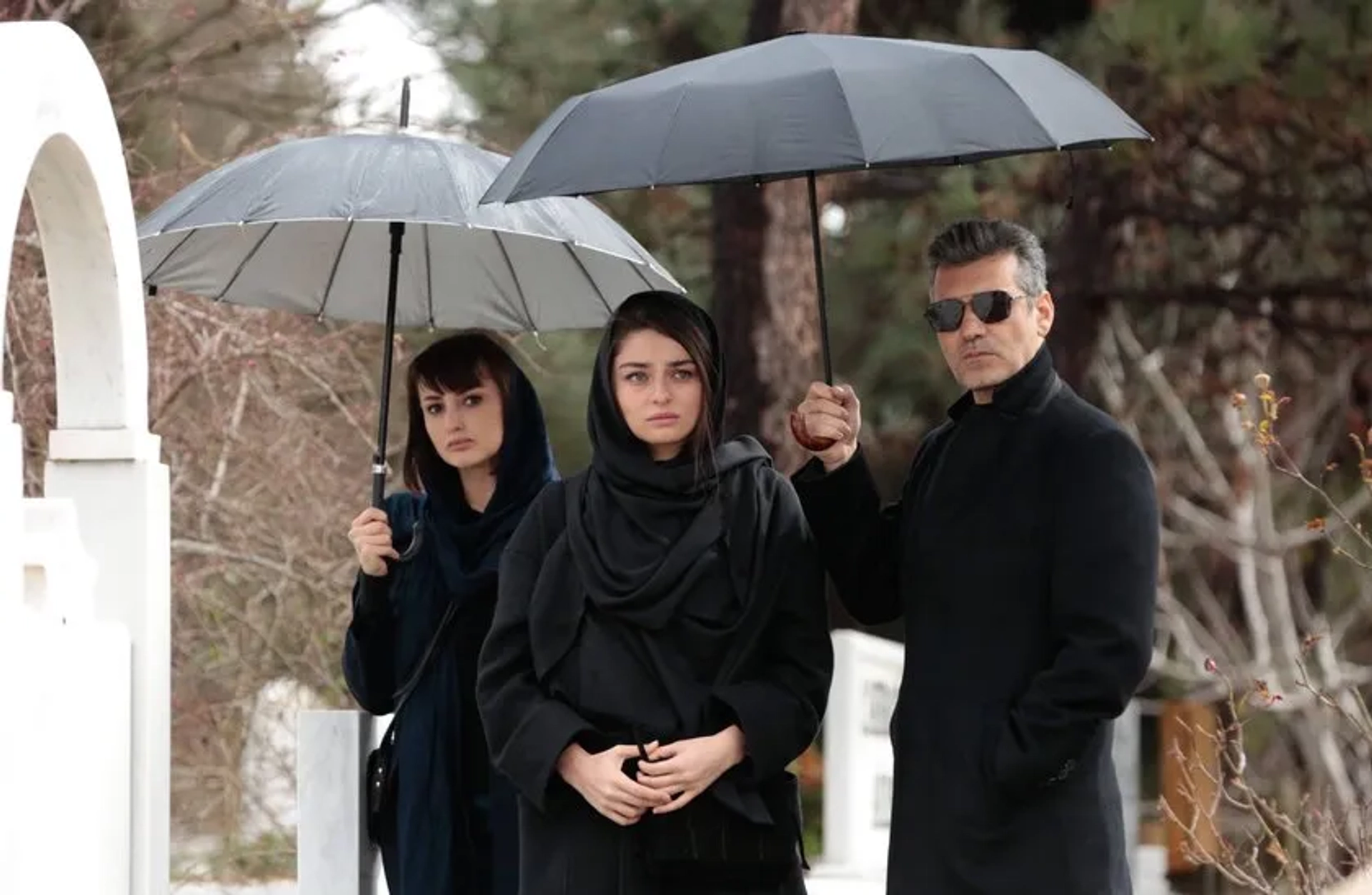 Caner Cindoruk, Ayça Aysin Turan, and Ilkin Tüfekci in Zemheri (2020)