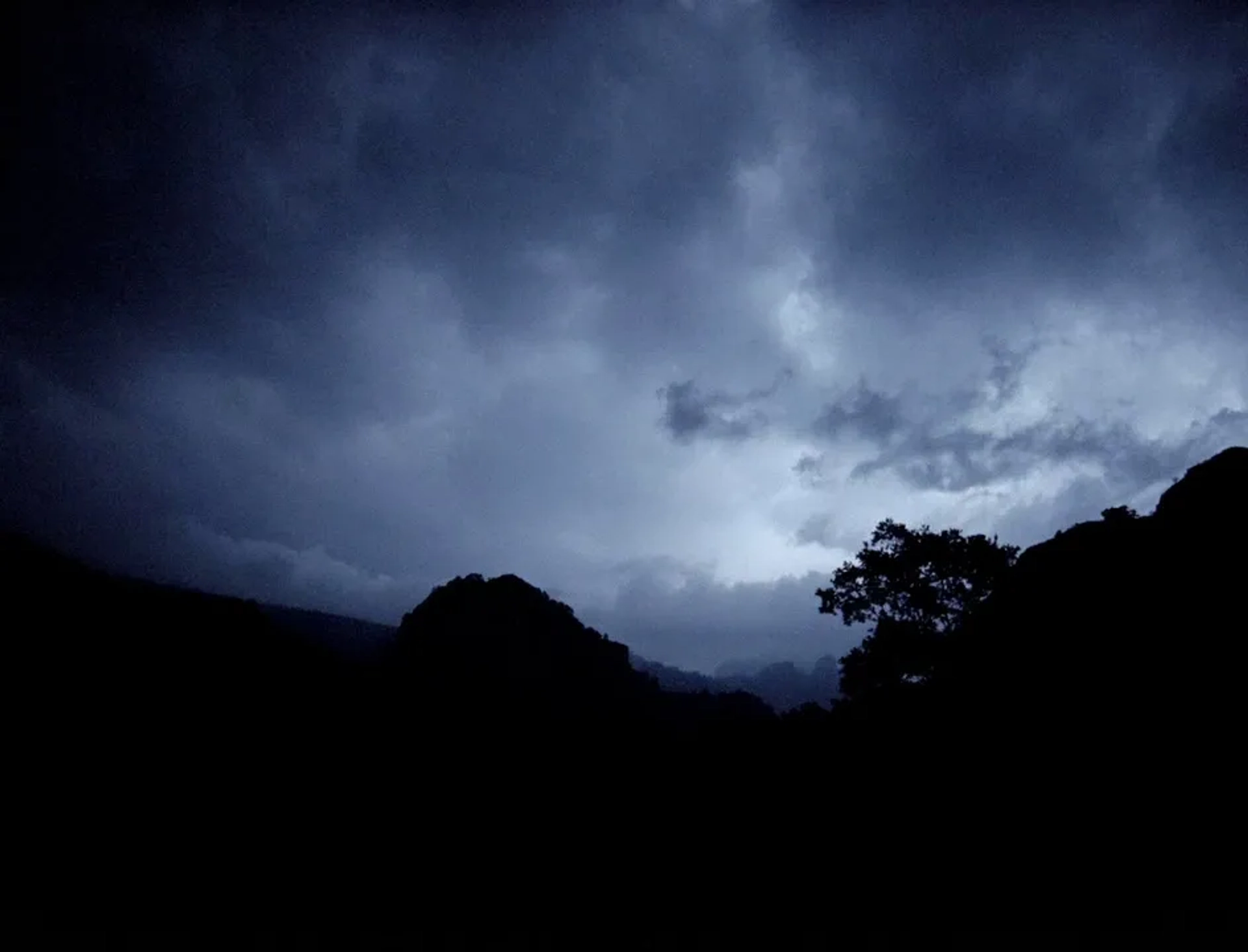 Post Tenebras Lux (2012)