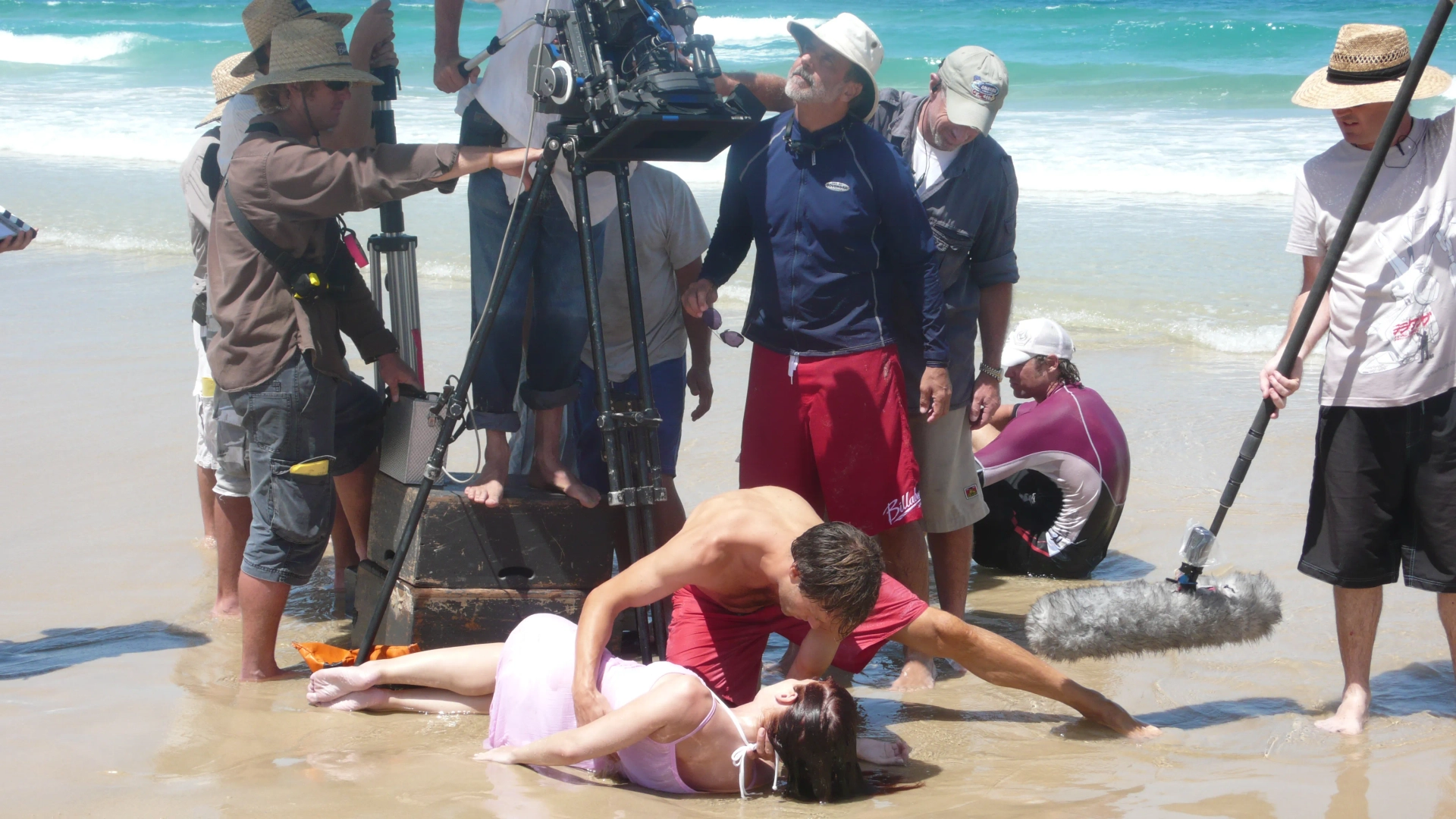 Jon Avnet directing Debra Messing and Stephen Moyer in The Starter Wife (2007)