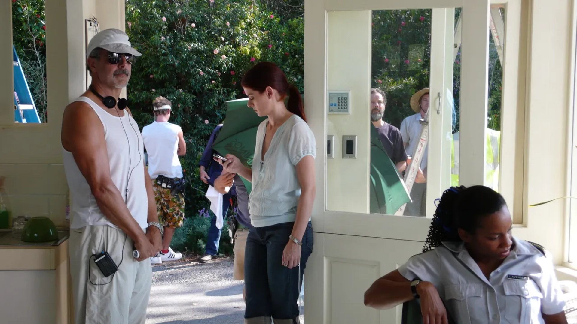 Jon Avnet directs Debra Messing in The Starter Wife shooting in Australia