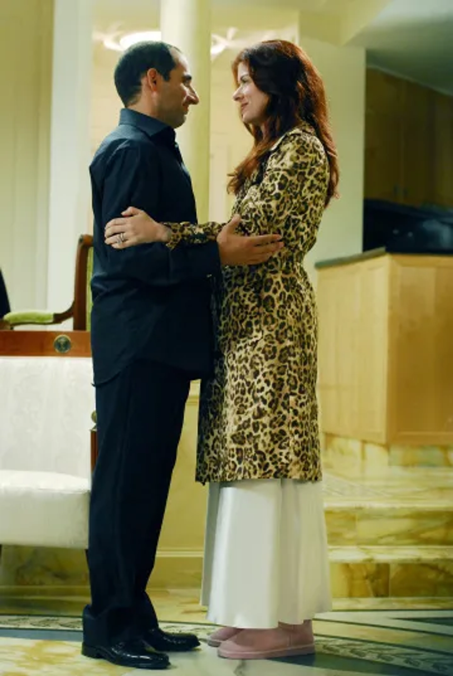 Debra Messing and Peter Jacobson in The Starter Wife (2007)