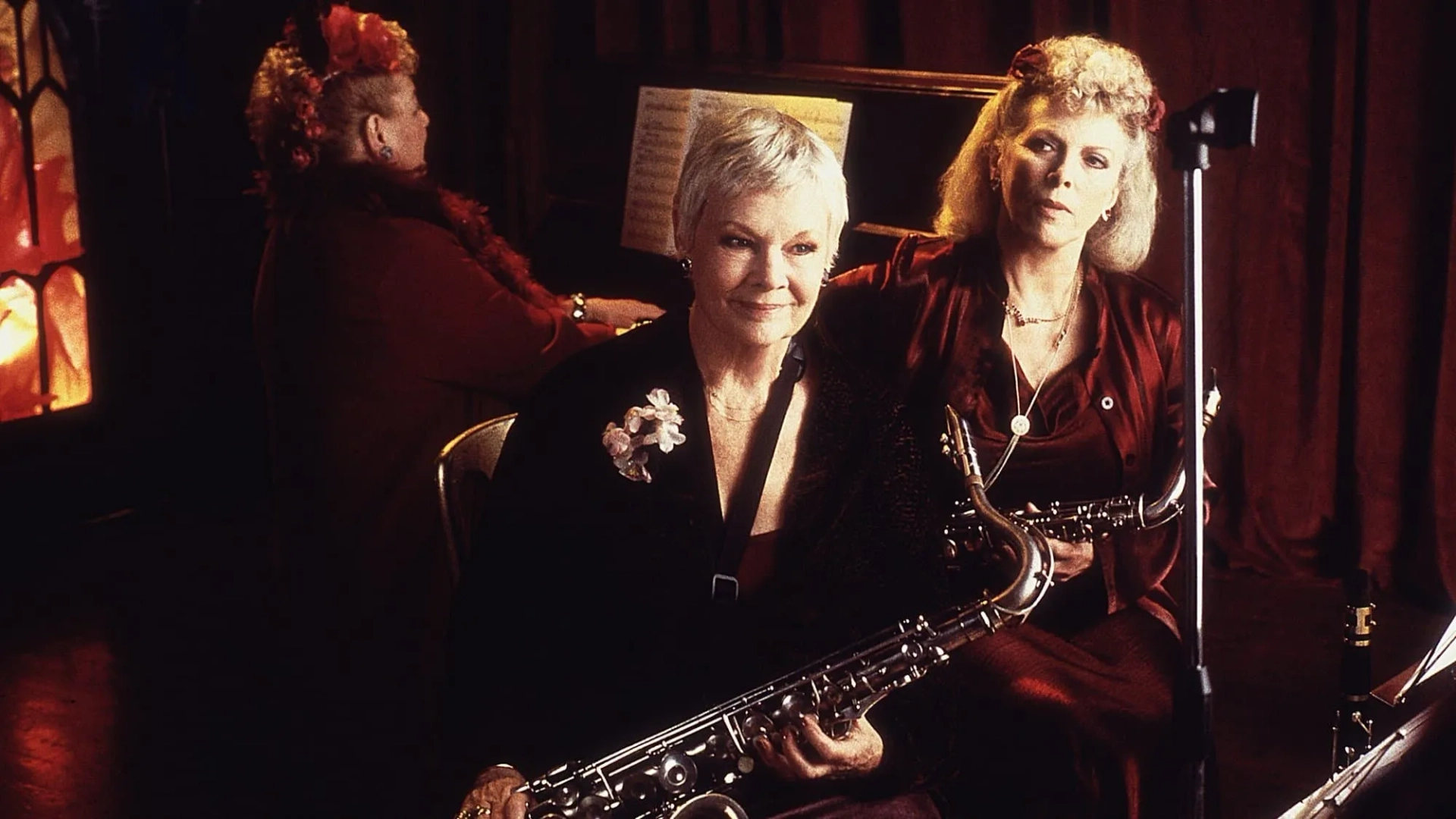 Judi Dench, Joan Sims, and Billie Whitelaw in The Last of the Blonde Bombshells (2000)