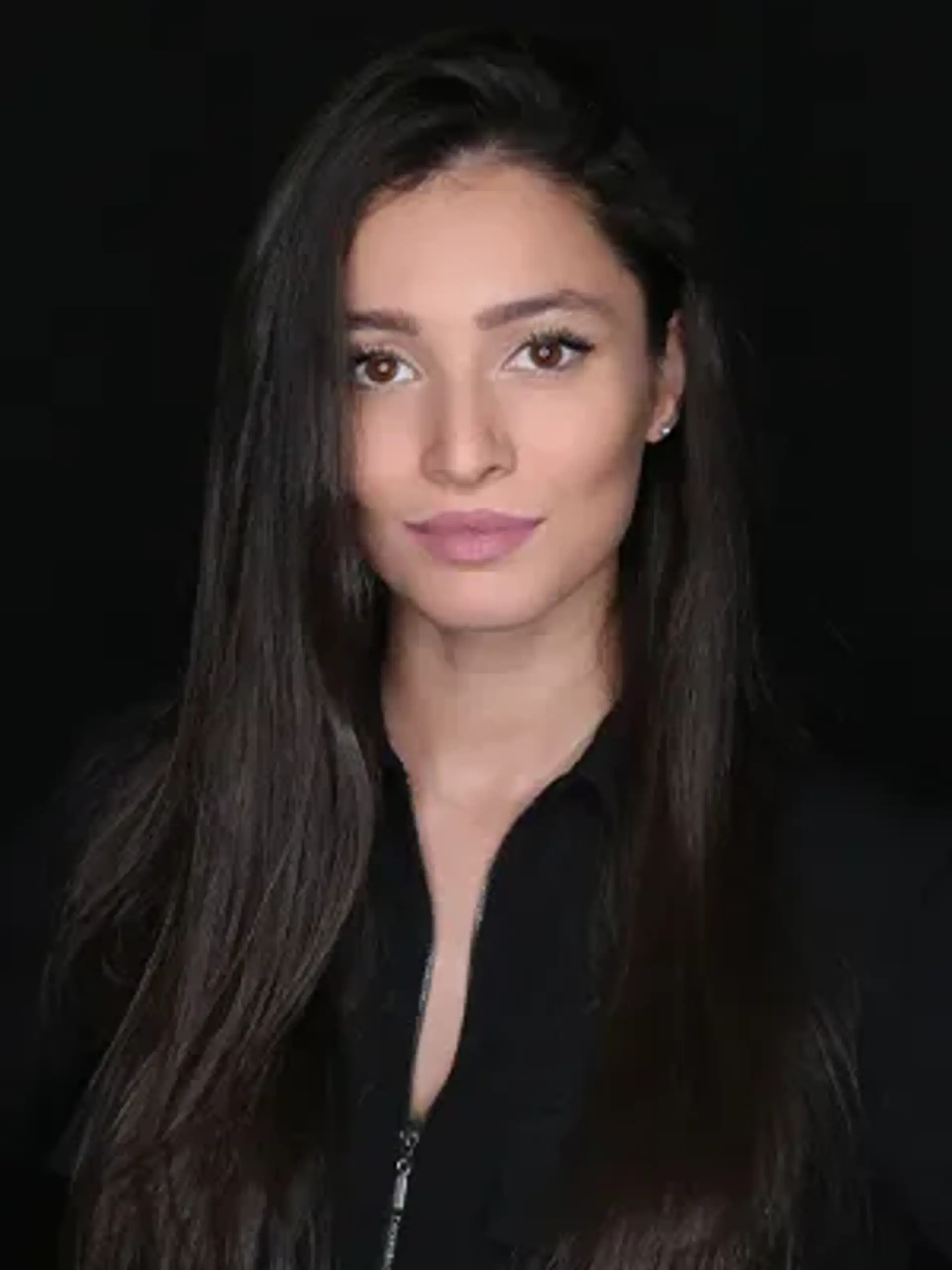 آیسه آکین