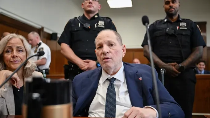 محاکمه هاروی واینستین با رأی غیرمتفق و تنش در هیئت منصفه به آشوب کشیده شد