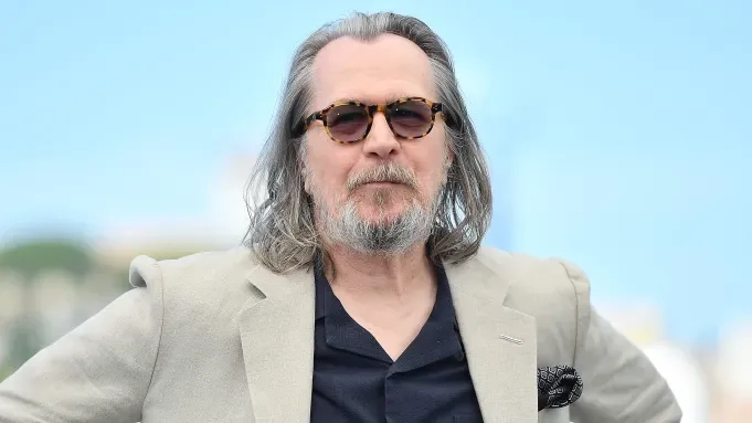 گری اولدمن از سوی پادشاه لقب شوالیه گرفت