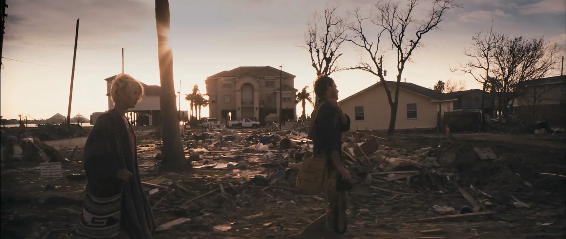 فیلم هیولا ها (Monsters 2010)