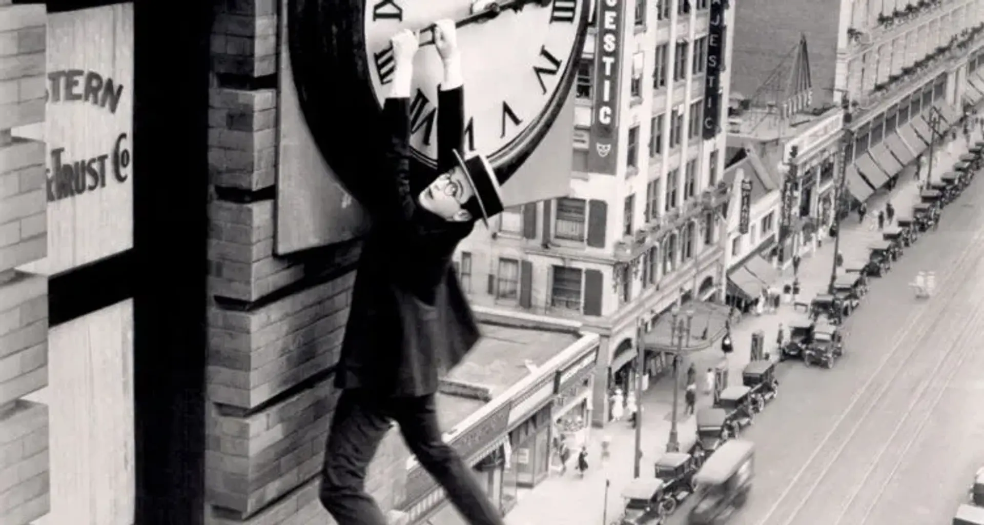فیلم ایمنی آخر از همه (Safety Last! 1923)