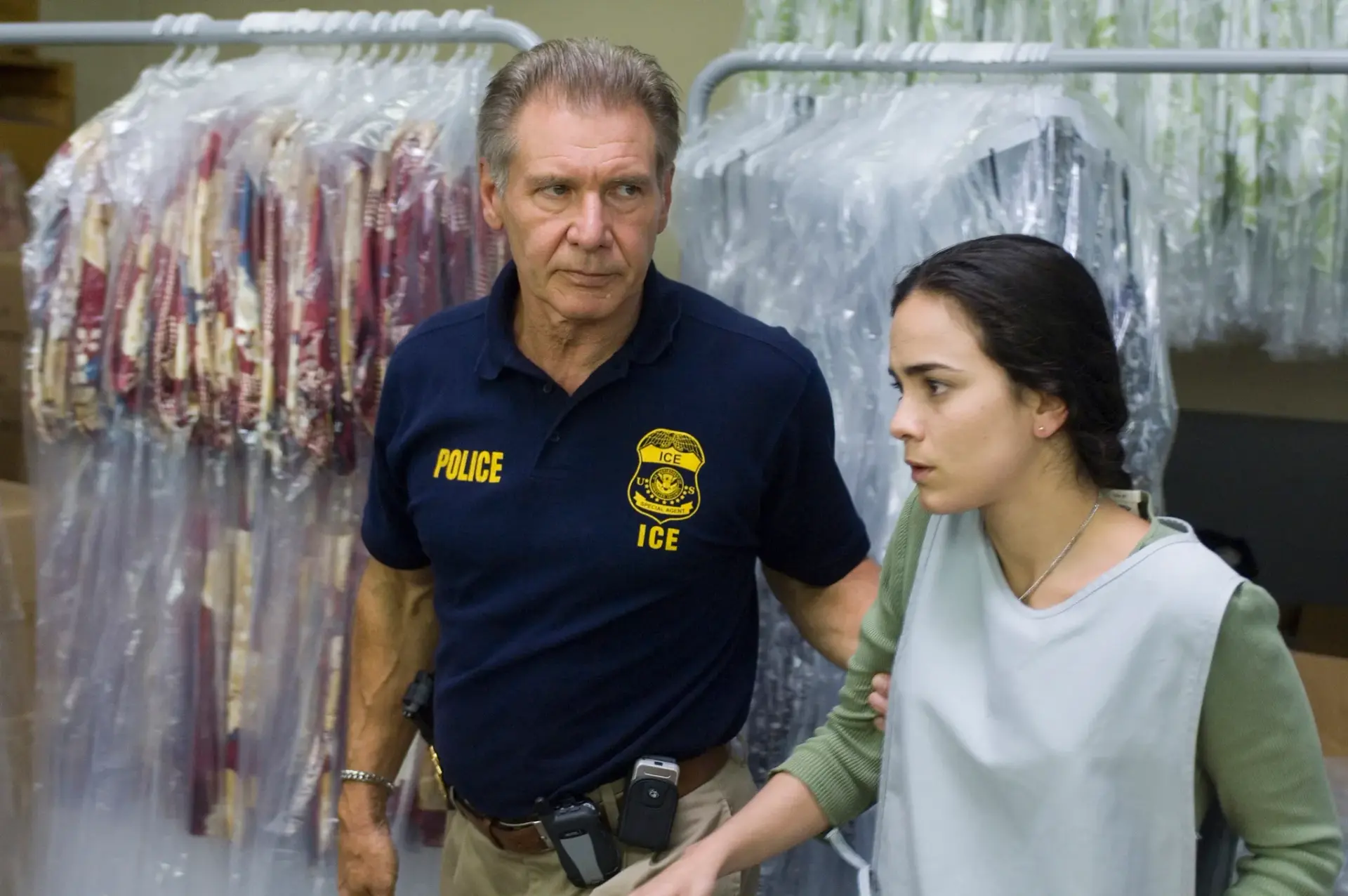 فیلم تقاطع (Crossing Over 2009)