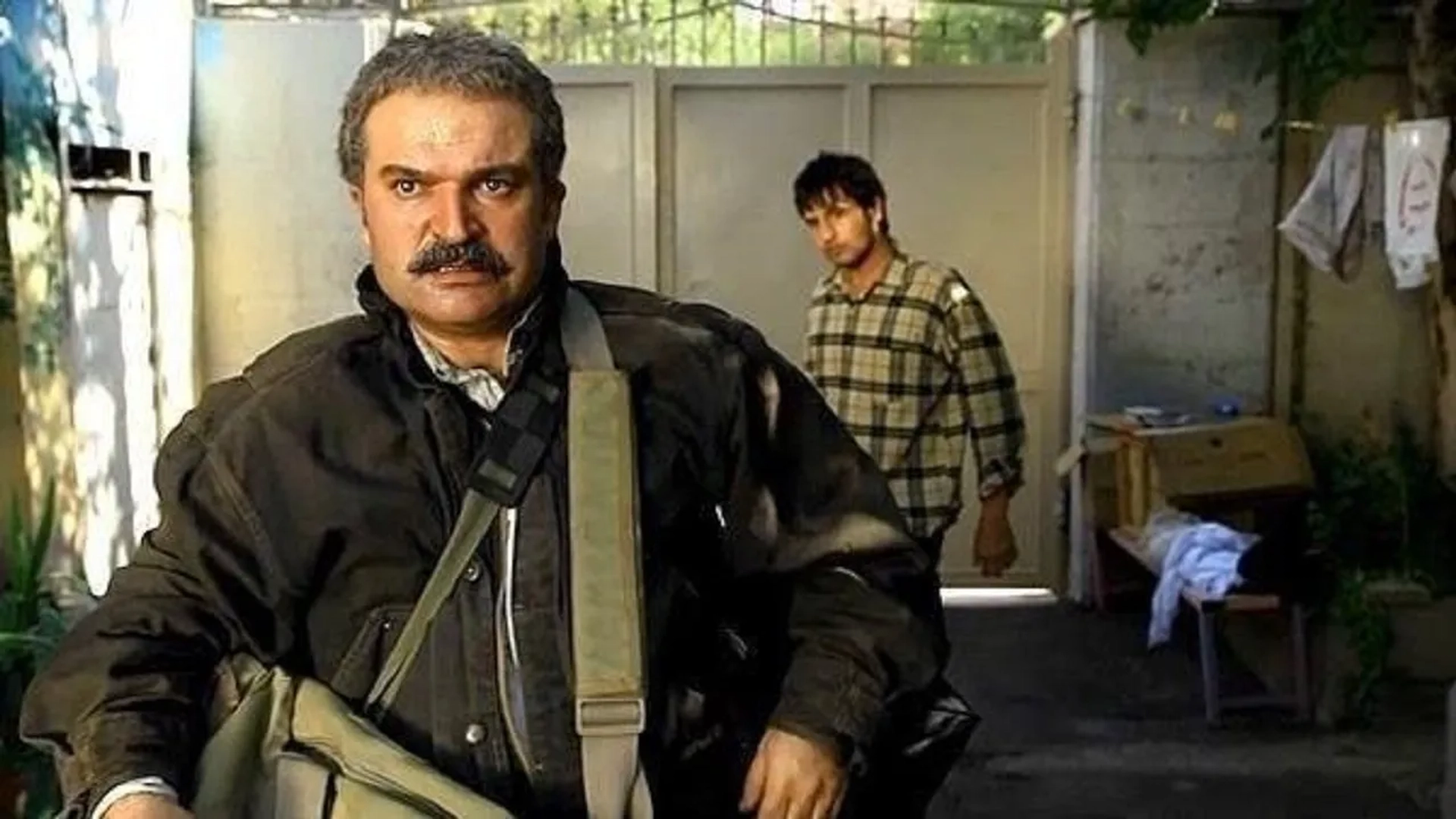 سریال دیوار (The Wall 2012)