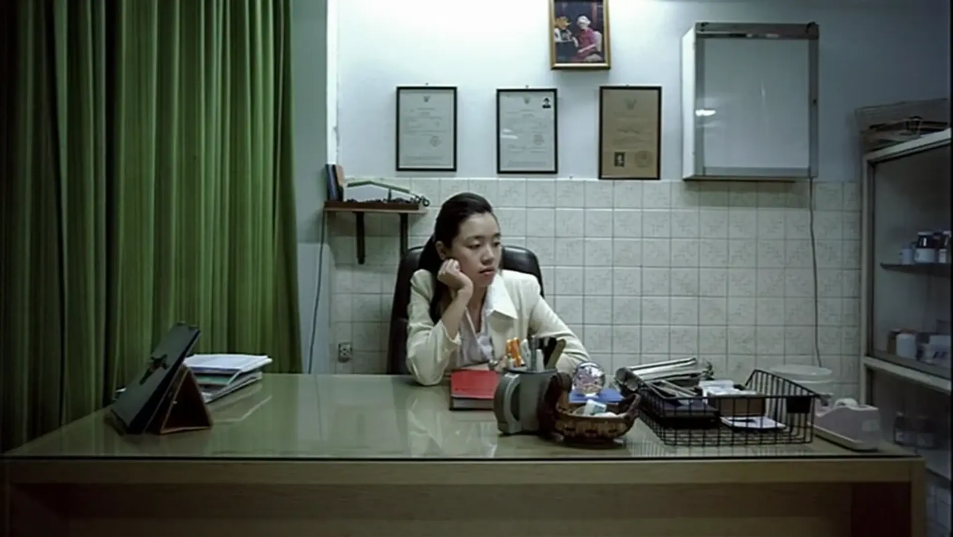 فیلم سندرم ها و یک قرن (Syndromes and a Century 2006)