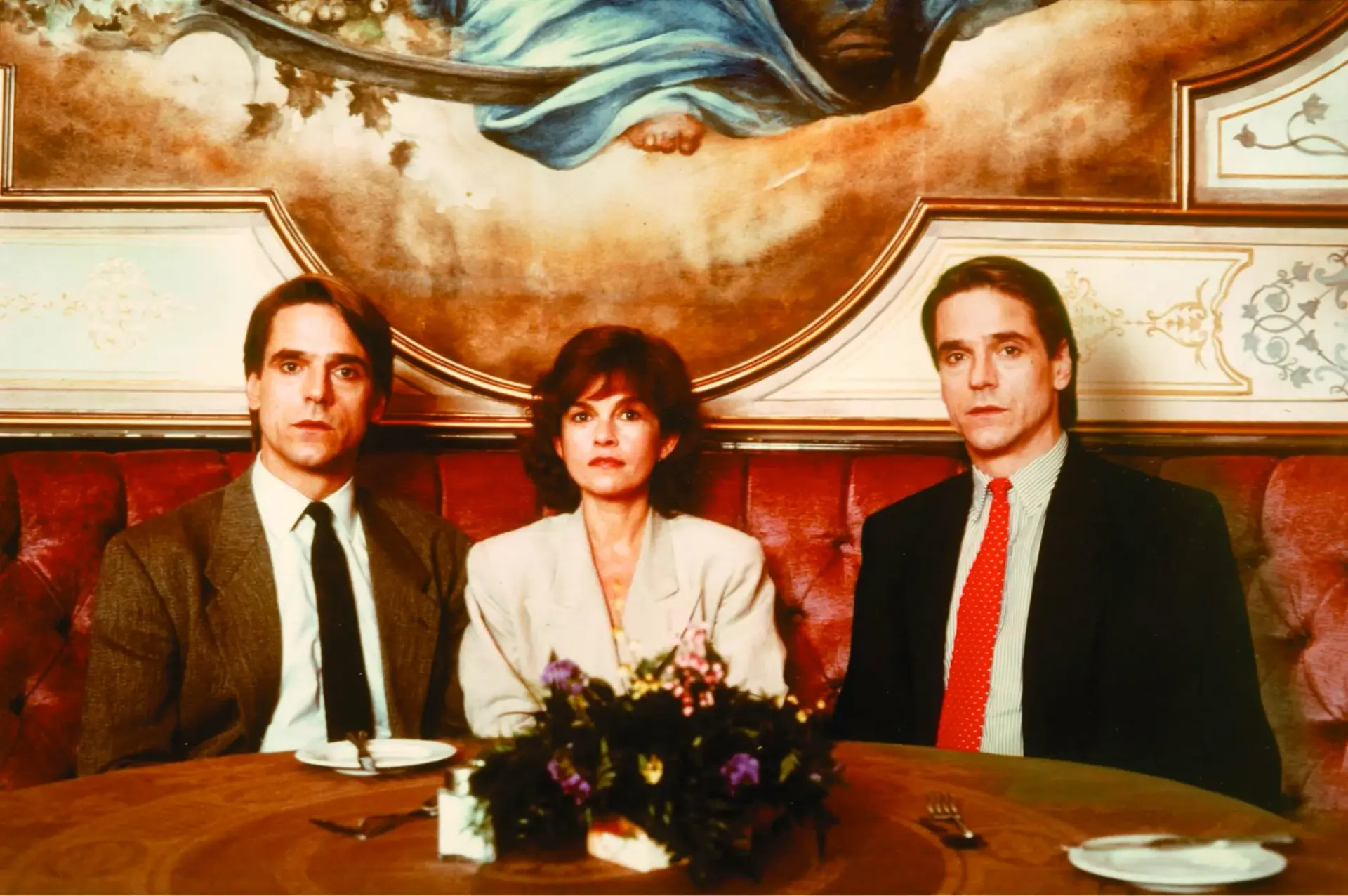 فیلم شباهت کامل (Dead Ringers 1988)