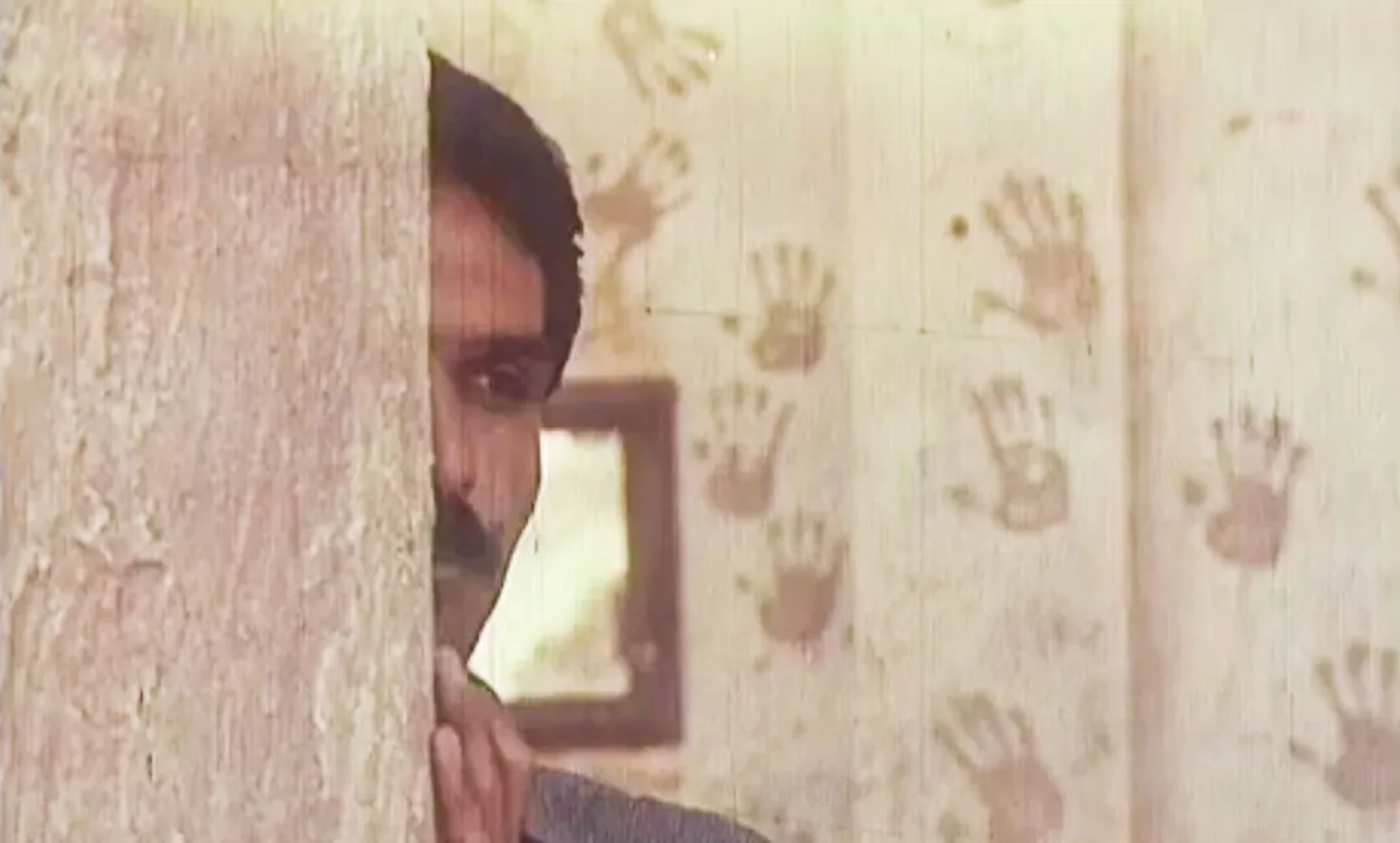 فیلم تنوره دیو  (Dust Devil 1986)