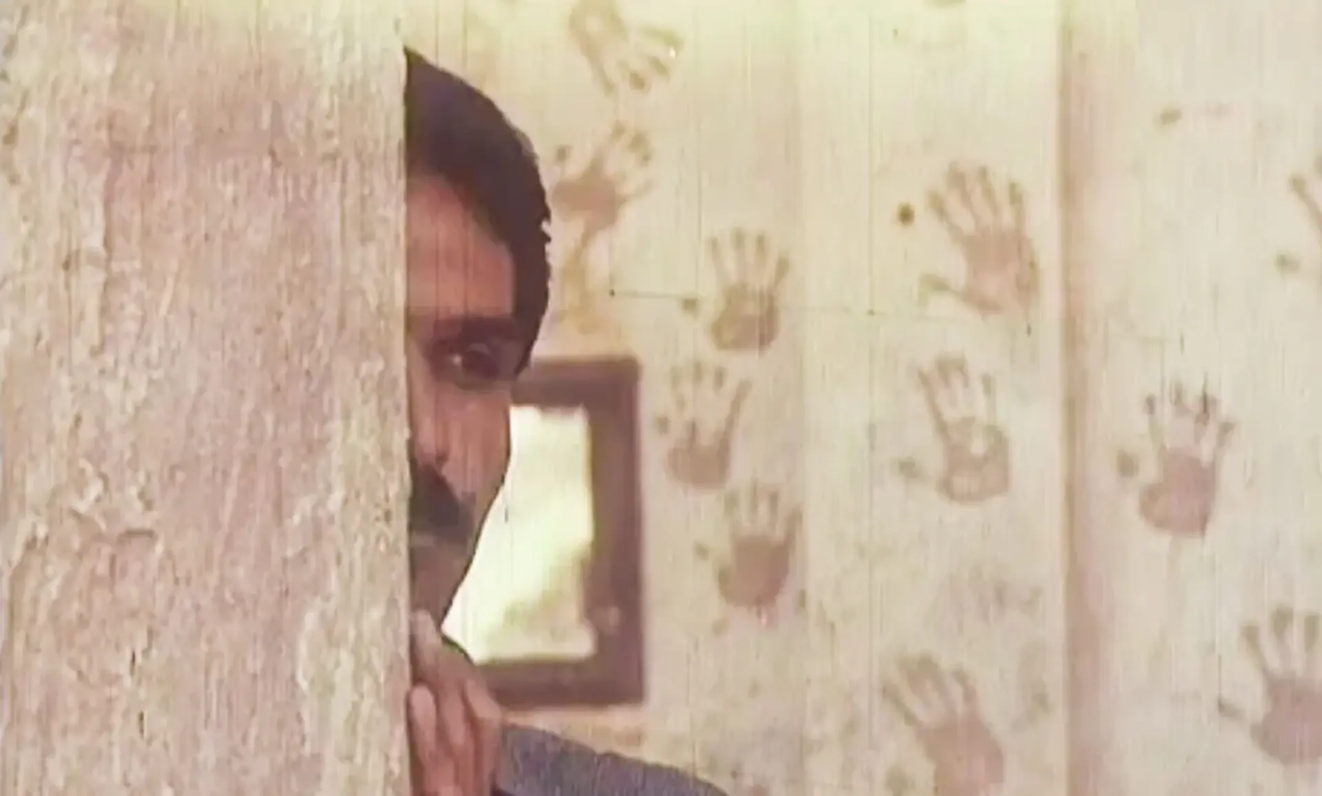 فیلم تنوره دیو  (Dust Devil 1986)