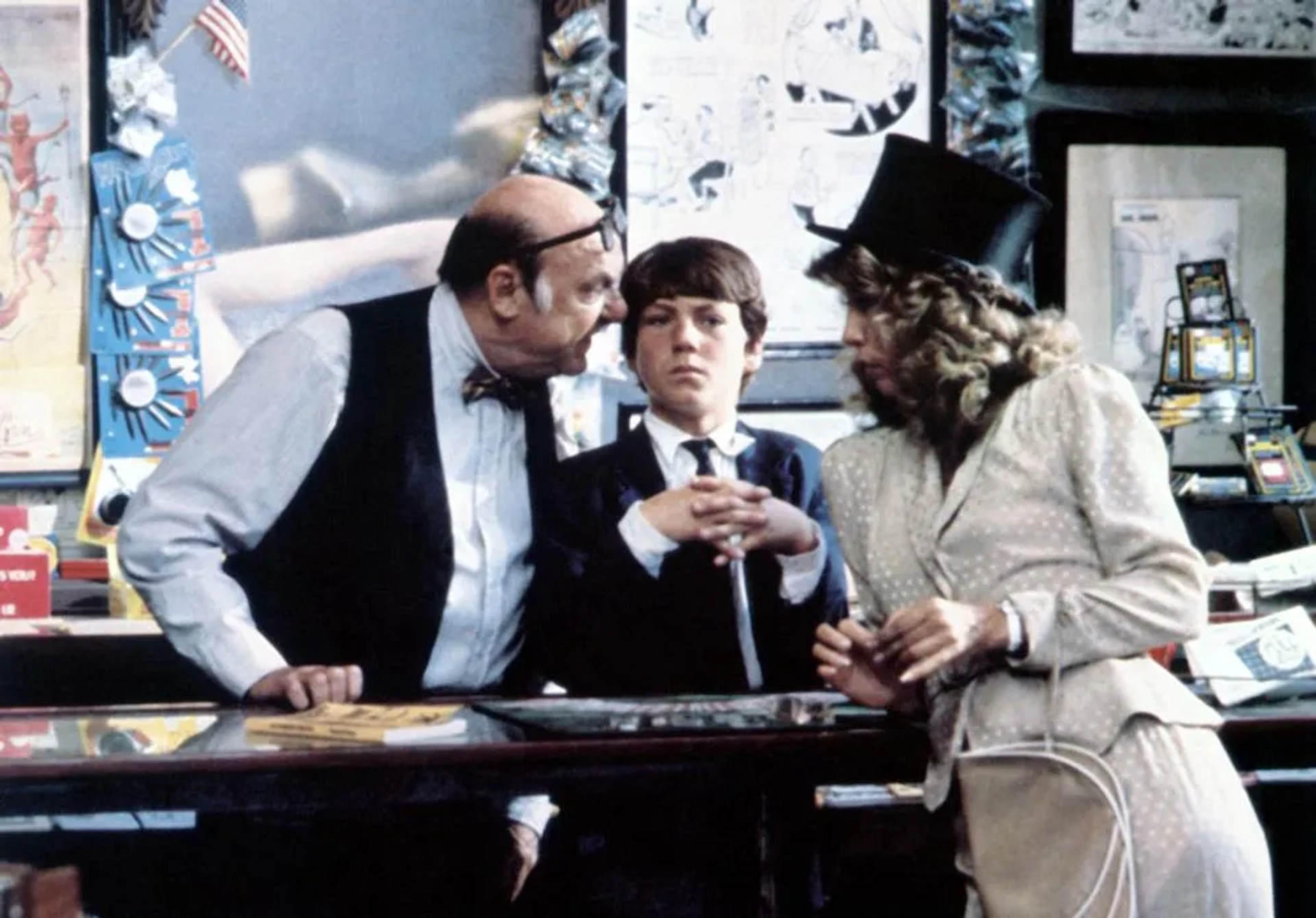 Teri Garr, Jackie Coogan, and Griffin O'Neal in The Escape Artist (1982)