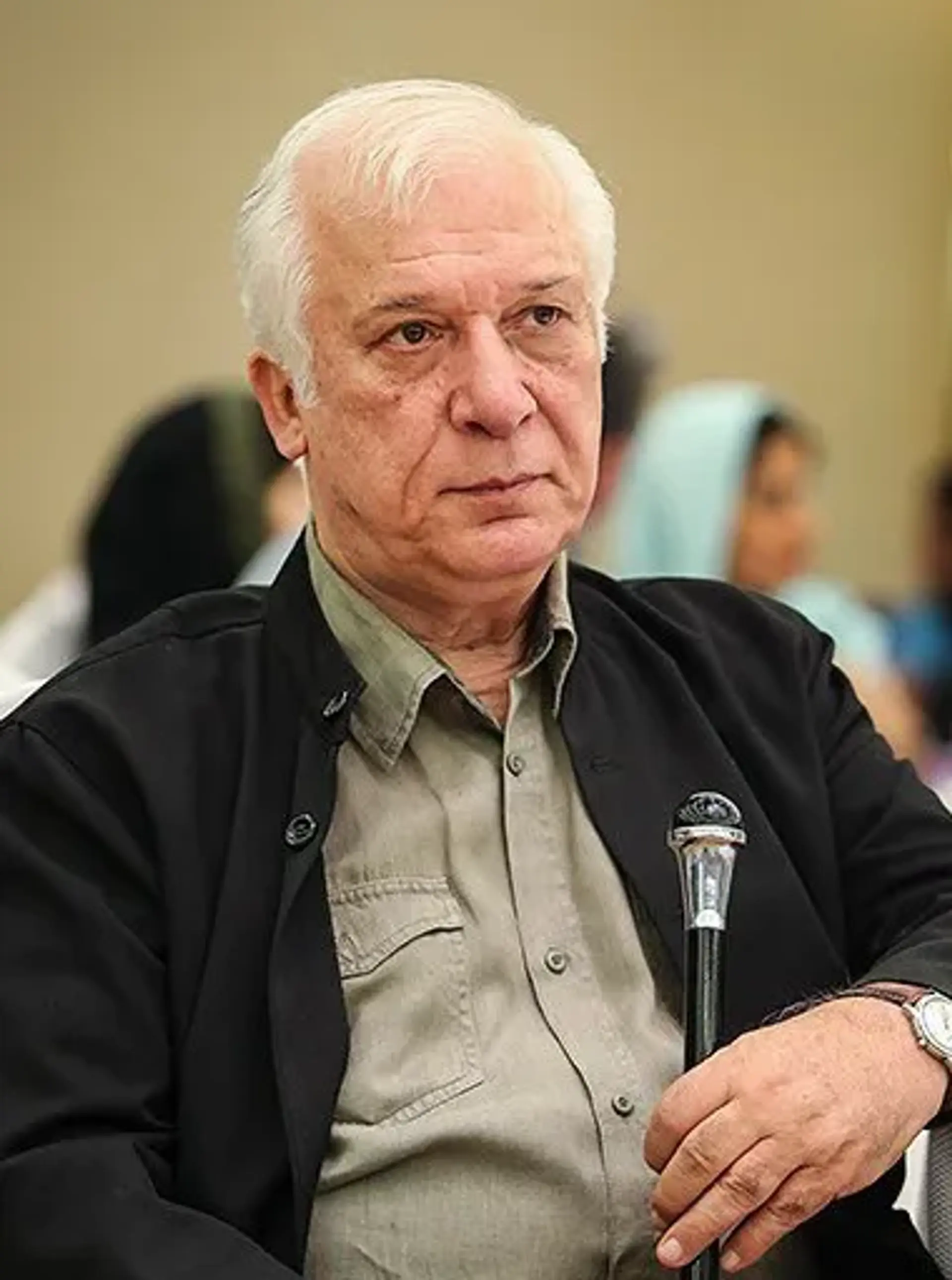 خسرو  سینایی