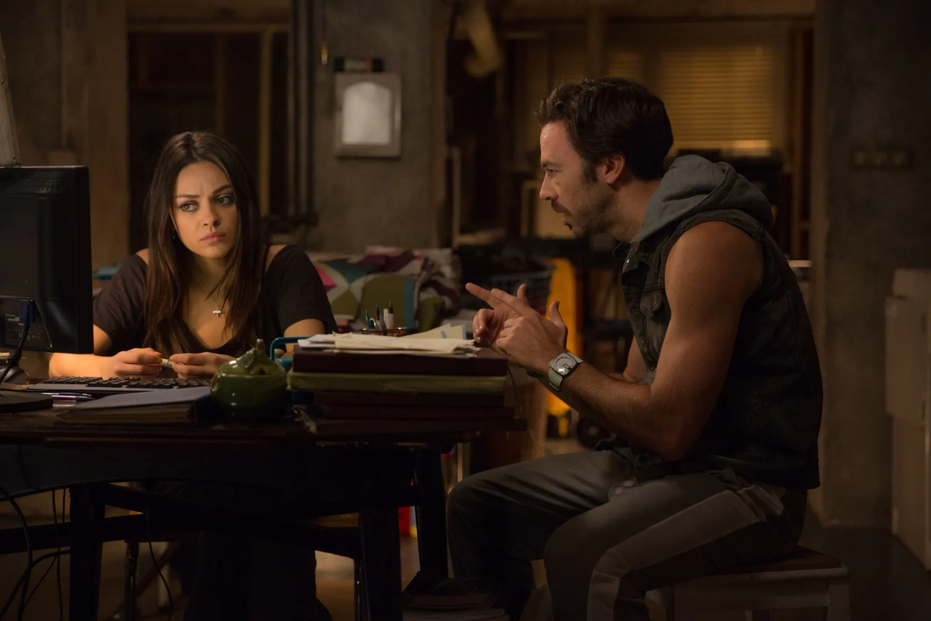 Mila Kunis and Kick Gurry in Jupiter Ascending (2015)