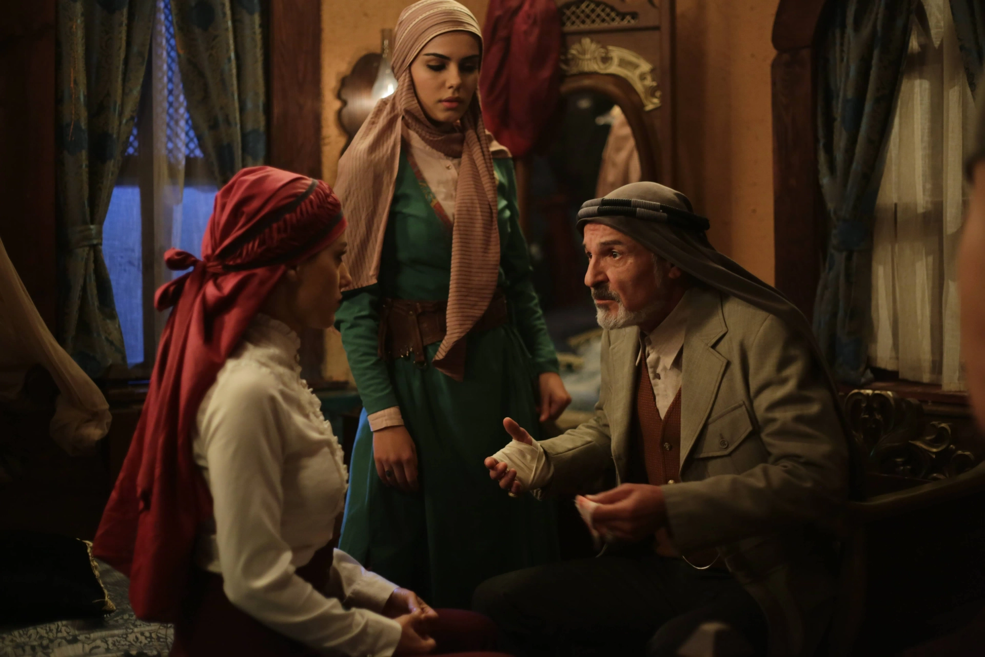Hakan Vanli, Cansu Tosun, and Özgü Kaya in Mehmetçik: Kut'ül Amare (2018)