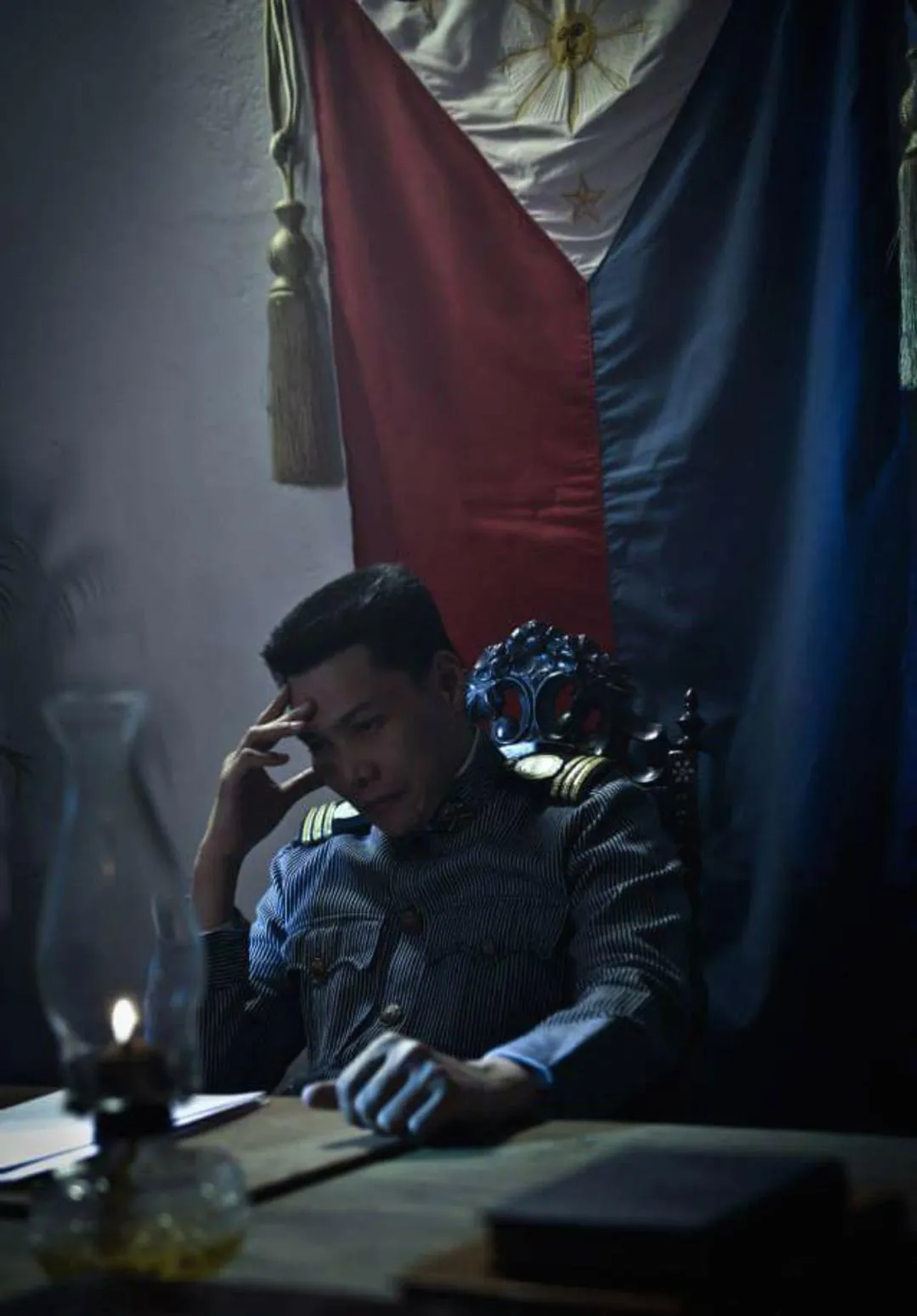 Mon Confiado in Heneral Luna (2015)
