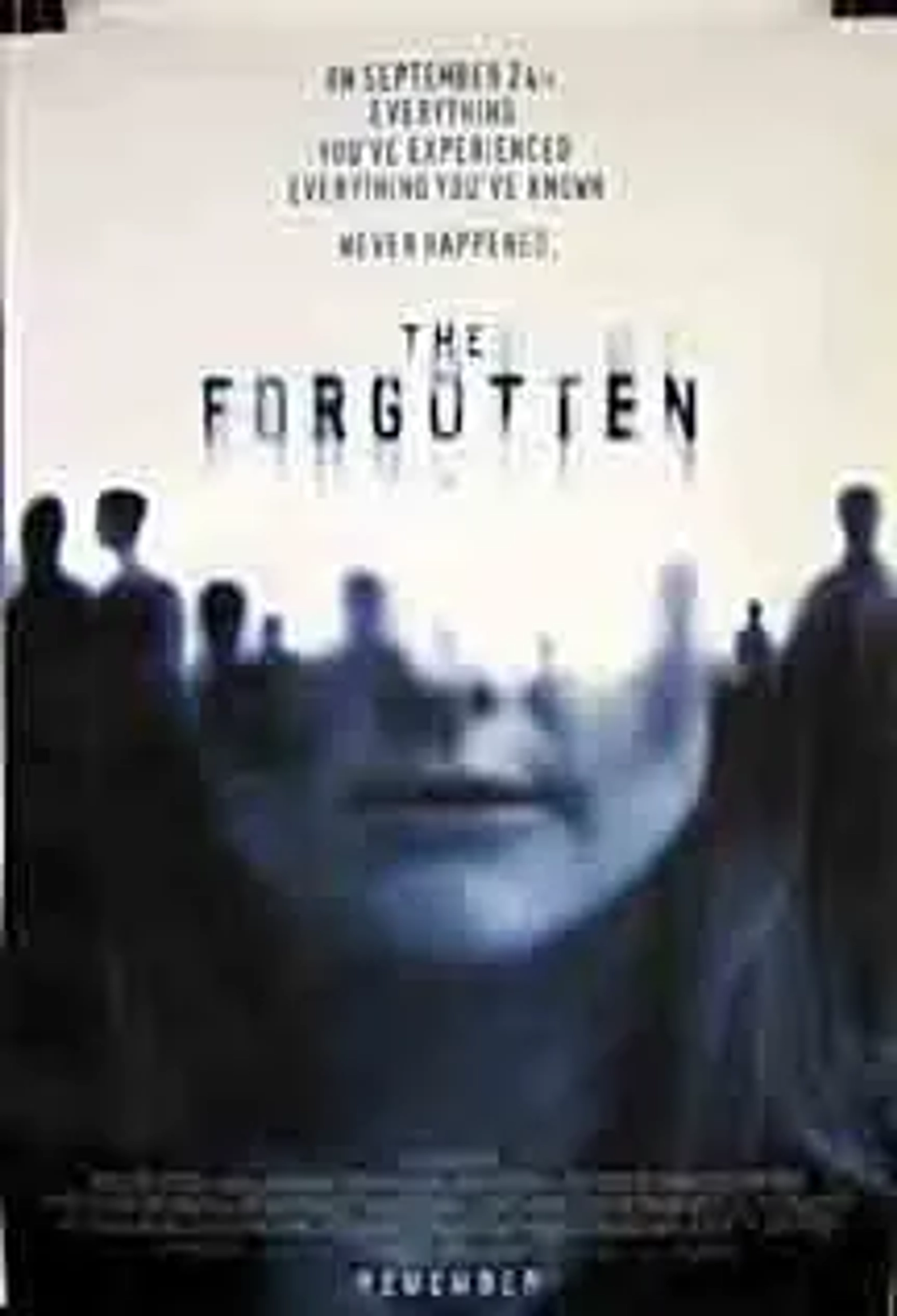 Julianne Moore, Gary Sinise, and Dominic West in The Forgotten (2004)