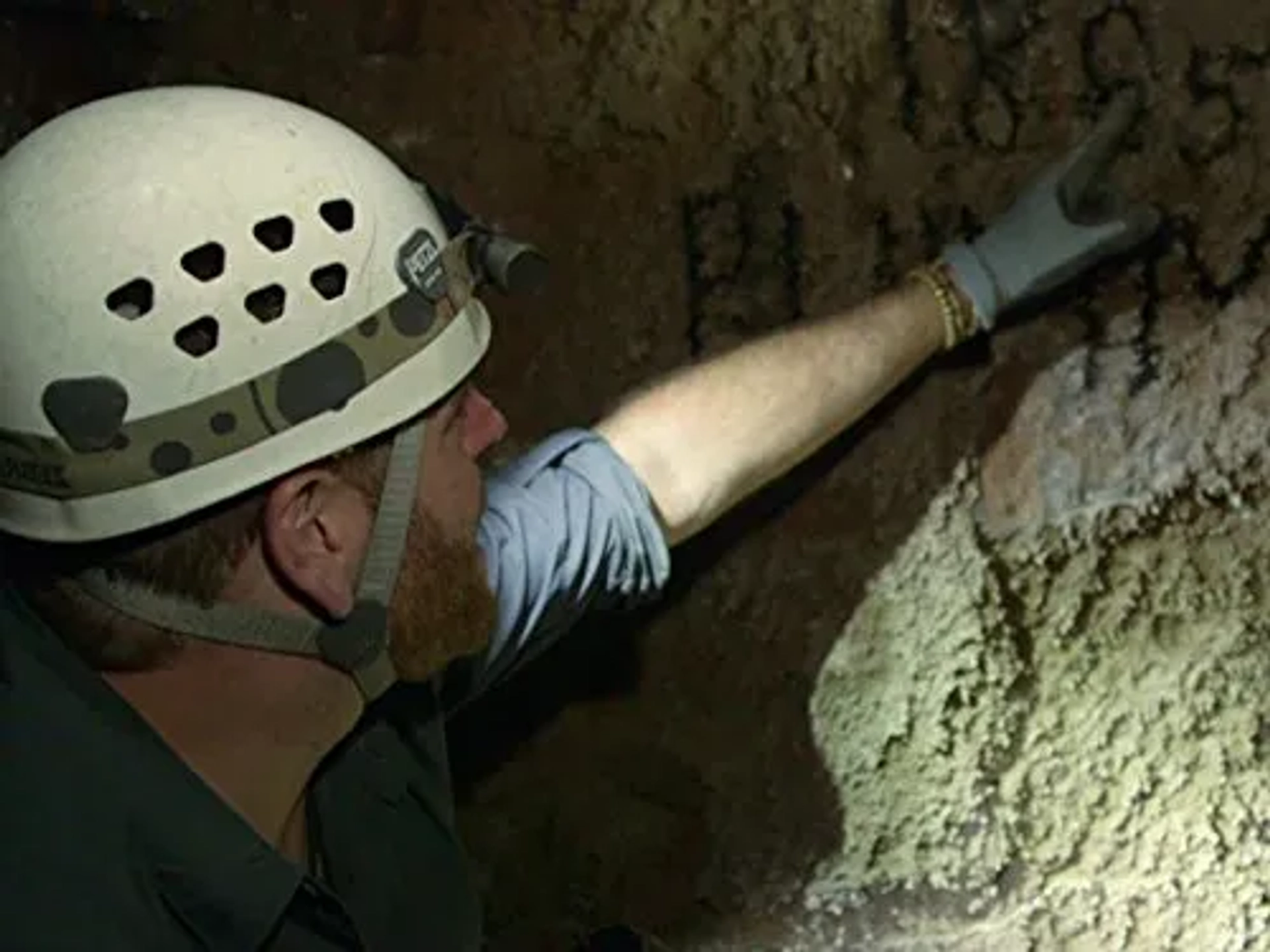 Josh Gates in Expedition Unknown (2015)