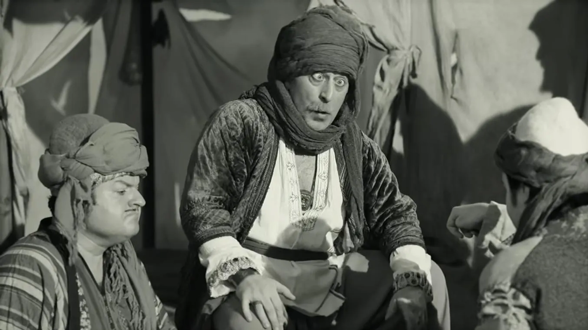 Cem Yilmaz and Çaglar Çorumlu in The Life and Movies of Ersan Kuneri (2022)