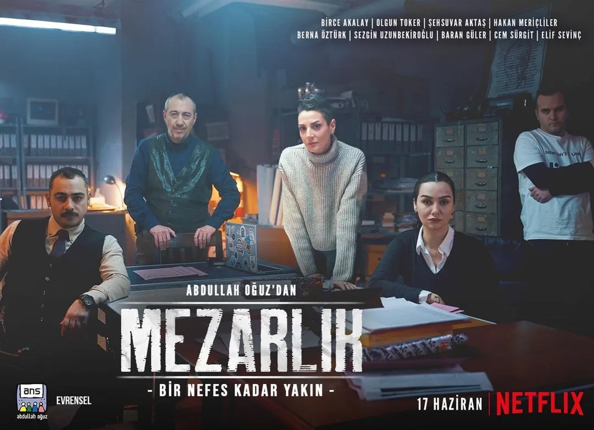 Sehsuvar Aktas, Berna Öztürk, Cem Sürgit, Birce Akalay, and Olgun Toker in Graveyard (2022)