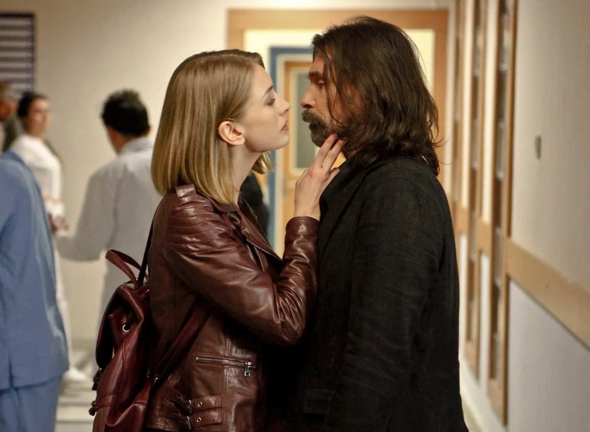 Erdal Besikçioglu and Yasemin Kay Allen in 46 Yok Olan (2016)