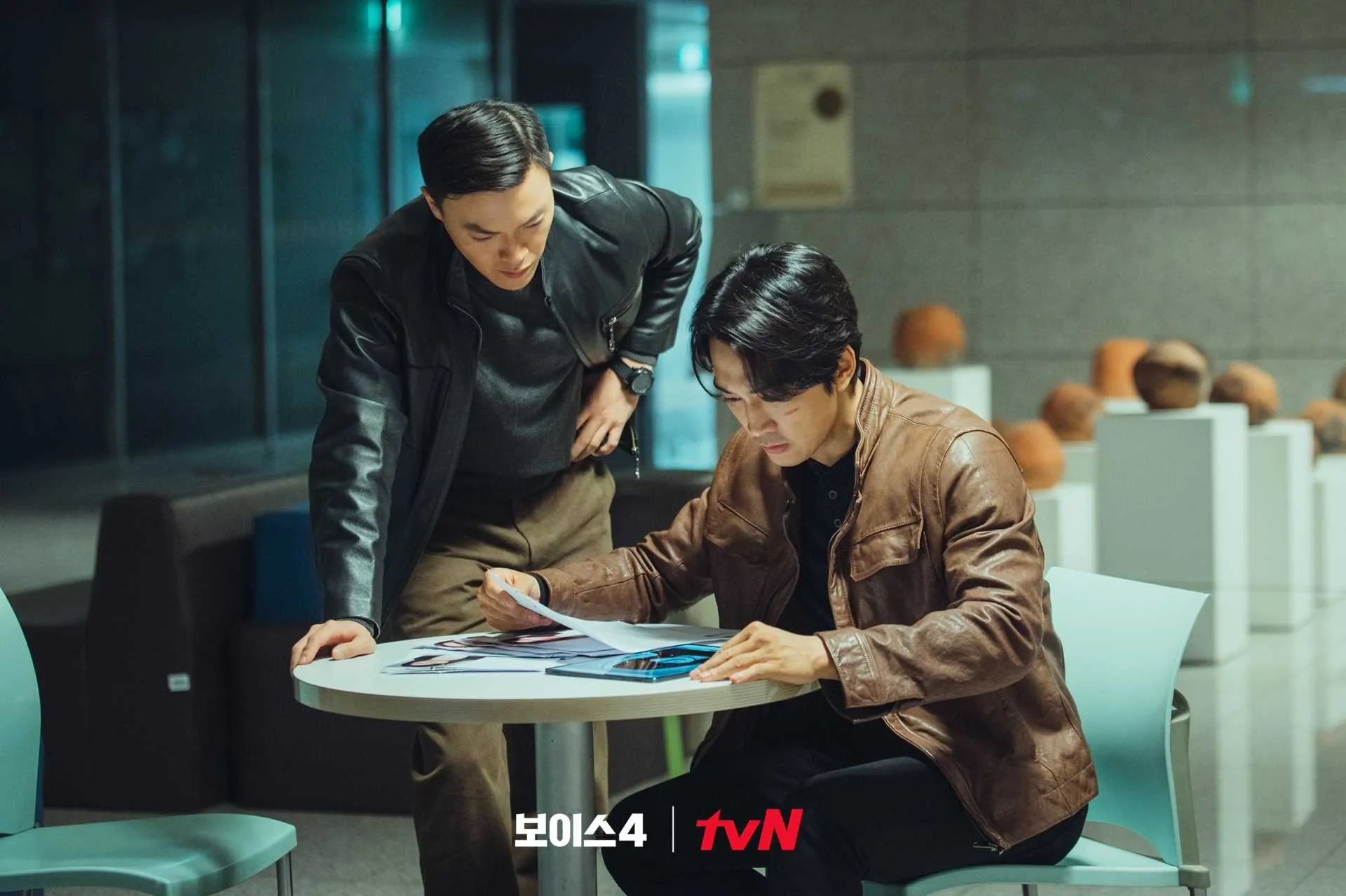 Song Seung-heon and Han Jonghoon in Where the Dogs of the Netherworld Live (2021)