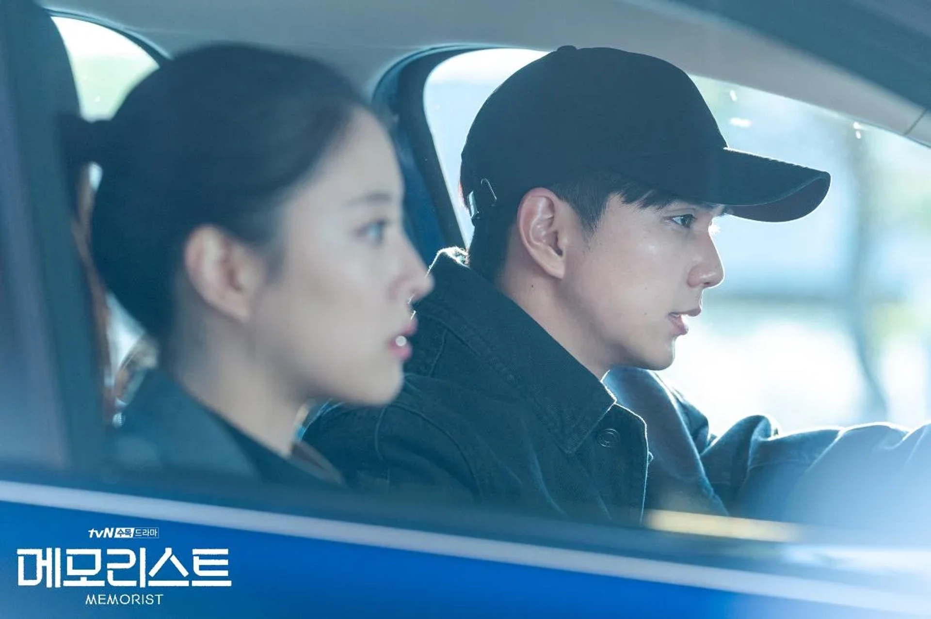 Yoo Seung-ho and Lee Se-yeong in Memorist (2020)