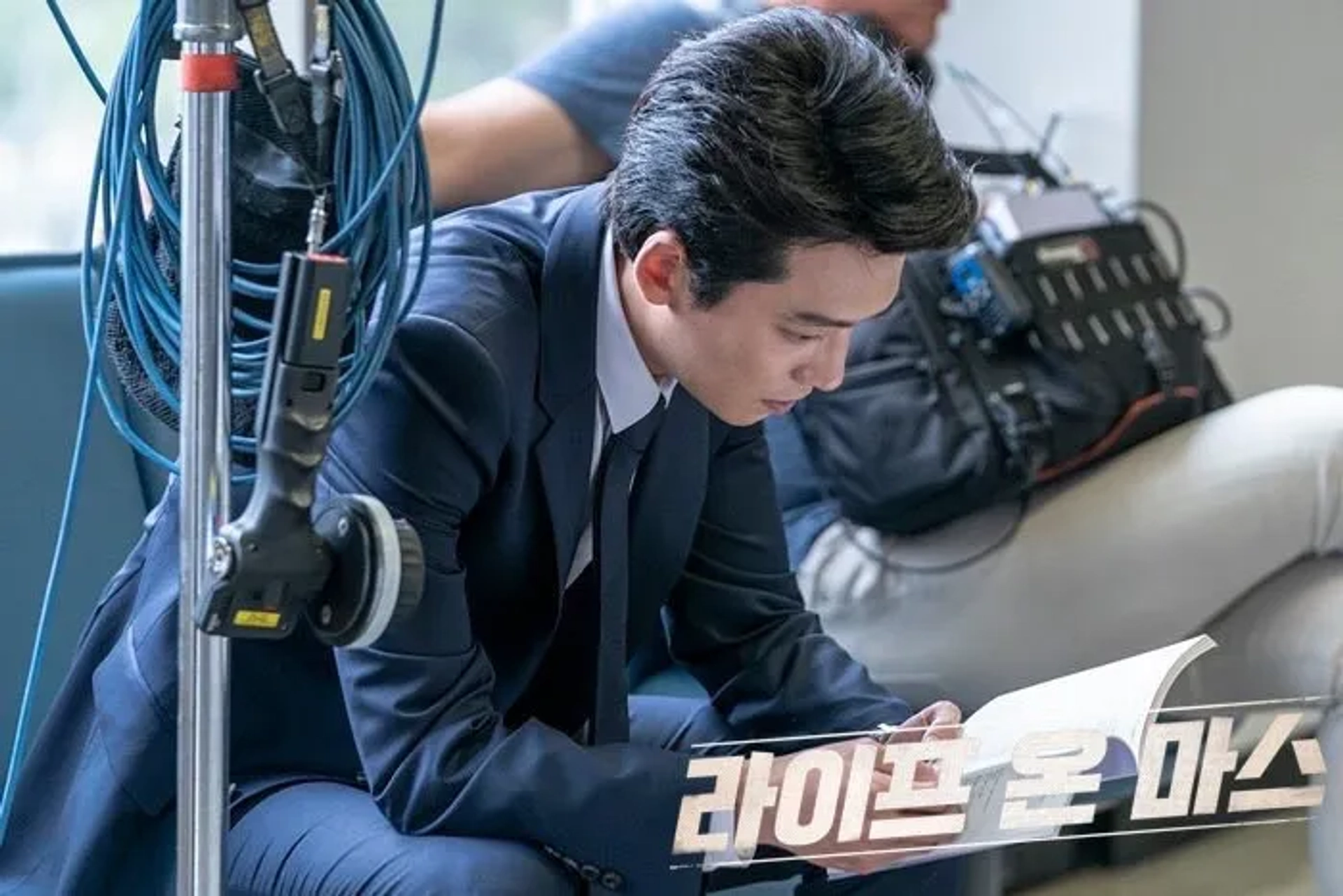 Jung Kyung-ho in Life on Mars (2018)