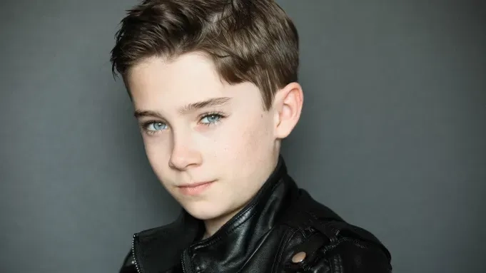 کری کریستوفر به سریال فانوس‌های دی‌سی پیوست