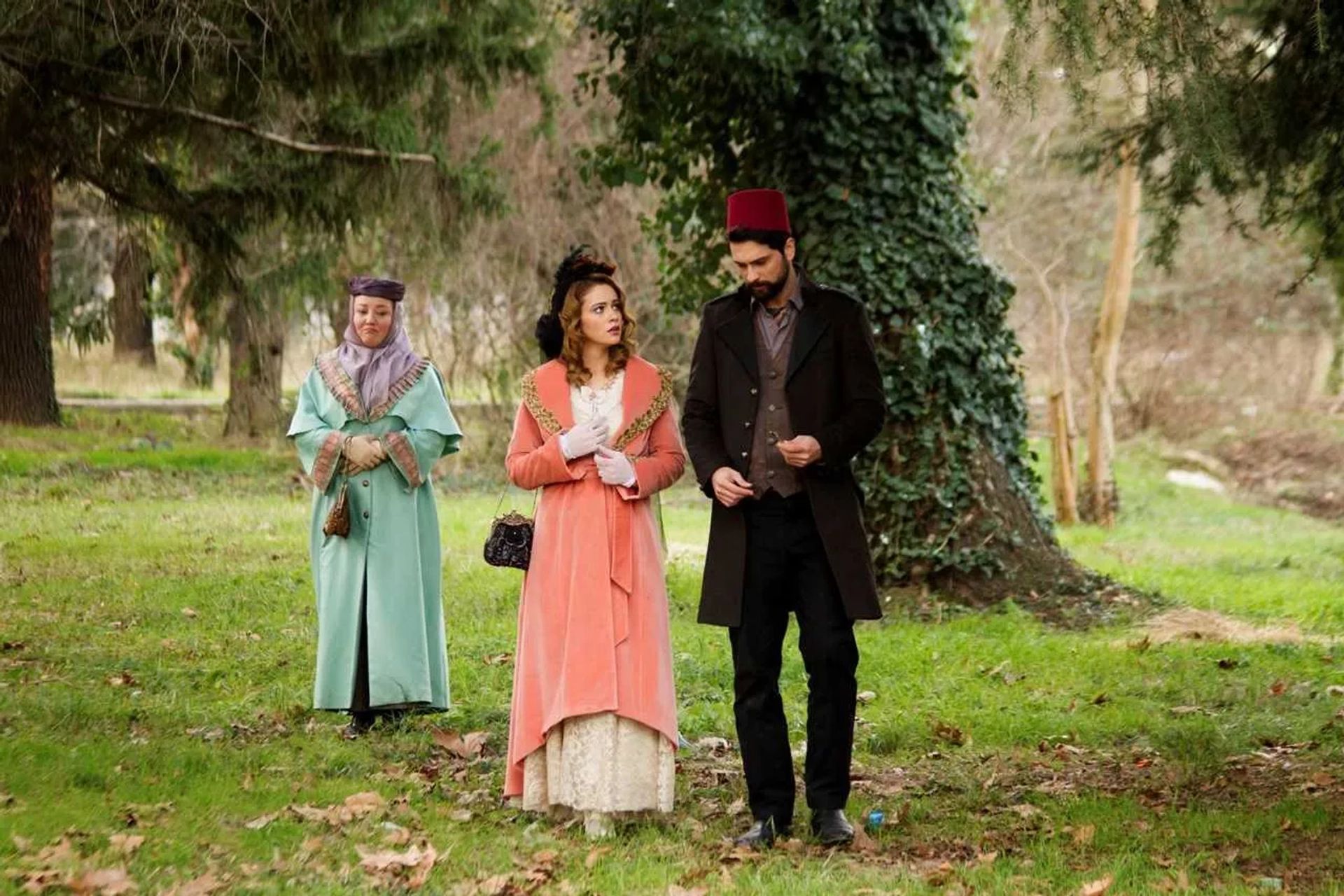 Feyza Isik, Onur Tuna, and Damla Aslanalp in Filinta (2014)