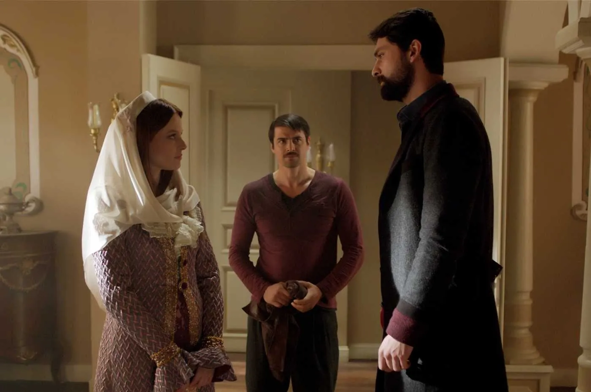 Naz Elmas and Onur Tuna in Filinta (2014)