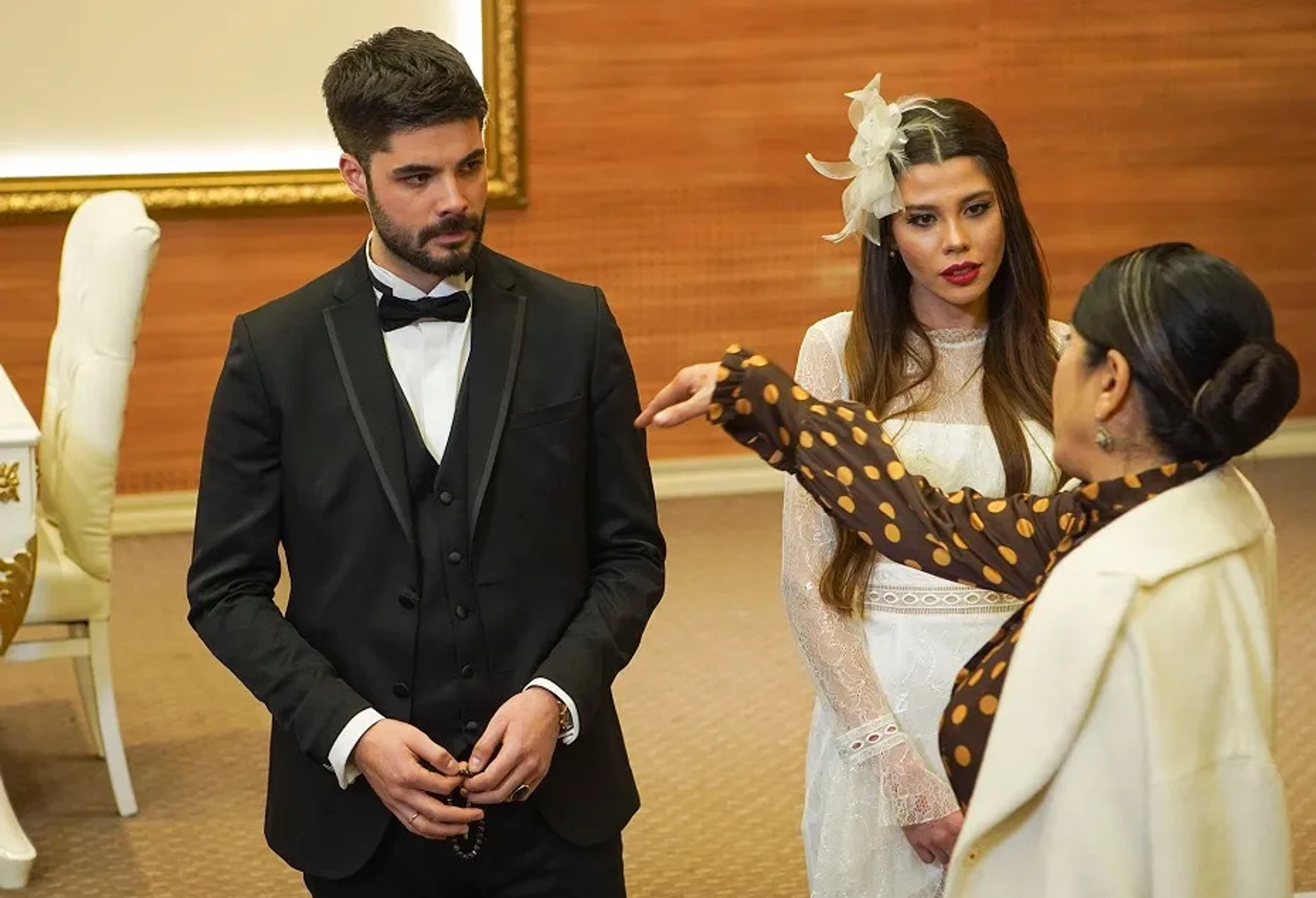 Nursel Köse, Genco Ozak, and Gözde Fidan in Guvercin (2019)
