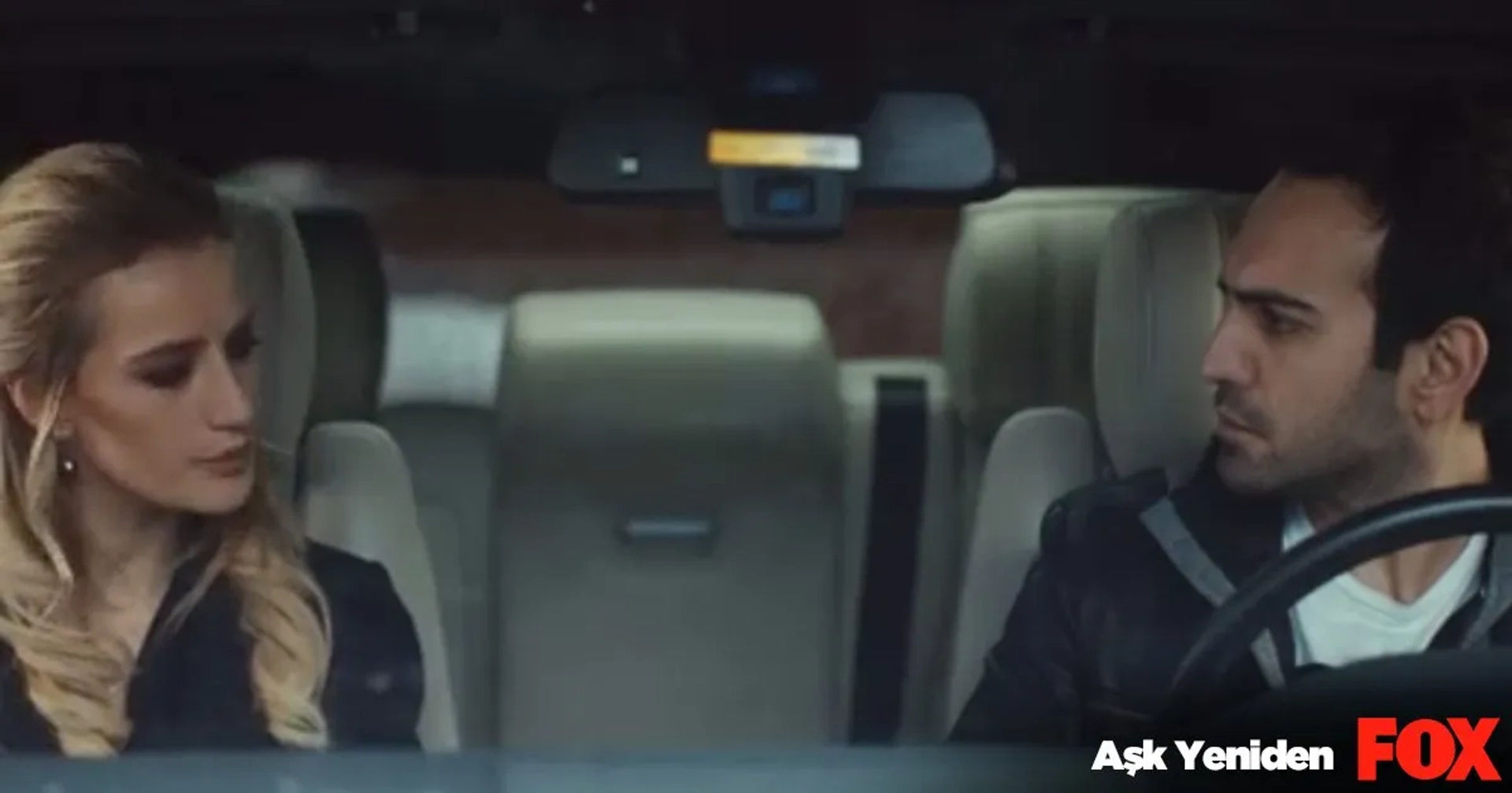 Bugra Gülsoy and Didem Soydan in In Love Again (2015)