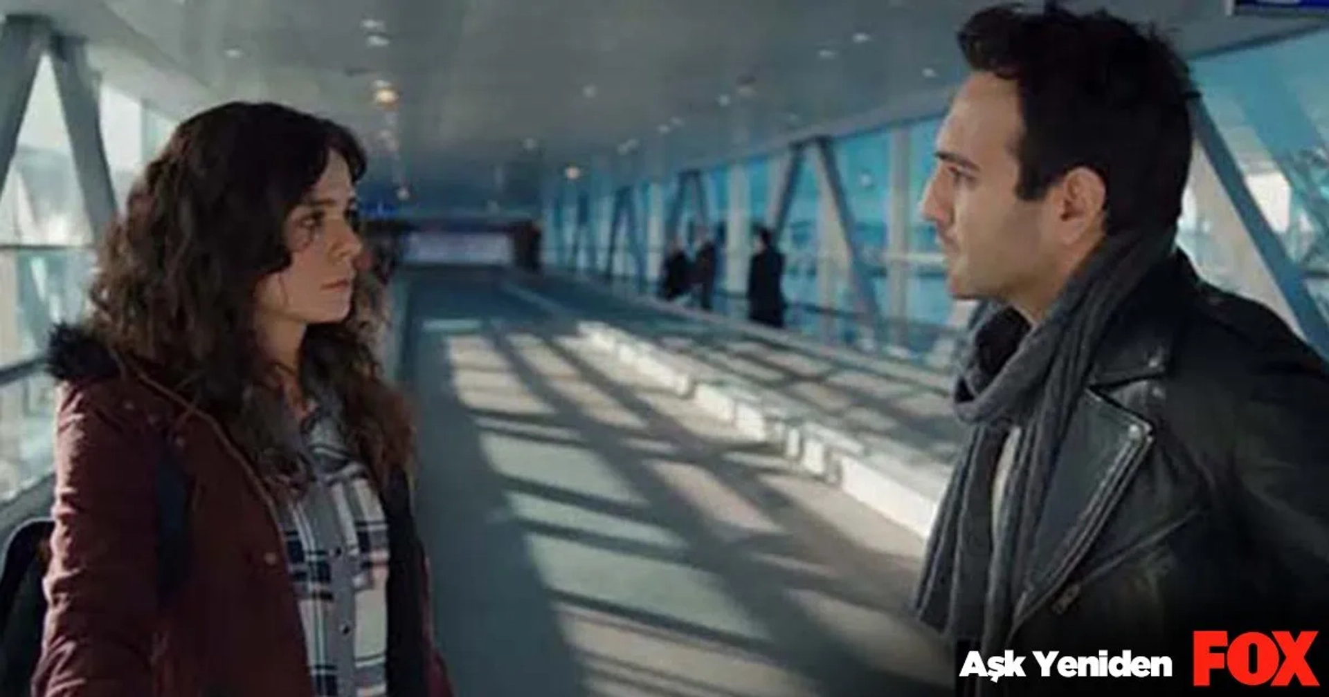 Bugra Gülsoy and Özge Özpirinçci in In Love Again (2015)