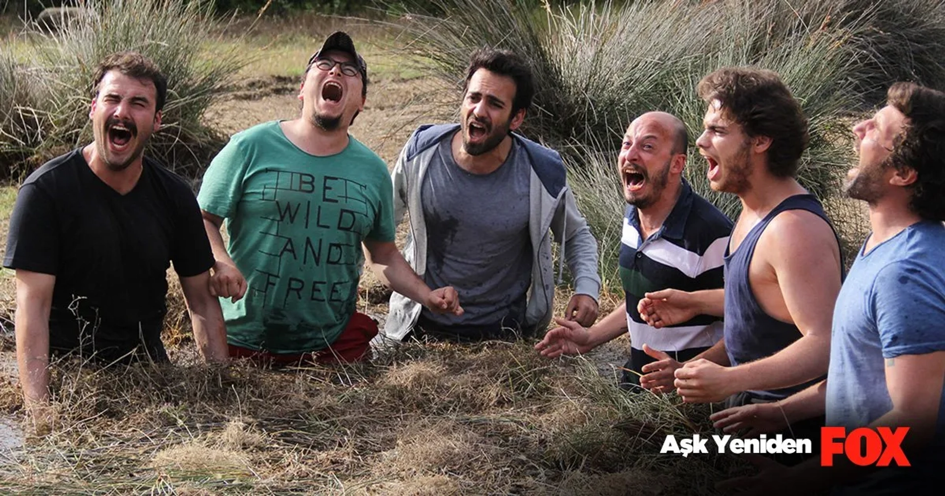 Bugra Gülsoy, Emre Erkan, Tevfik Inceoglu, Mert Öner, Can Sipahi, and Mazhar Alican Ugur in In Love Again (2015)