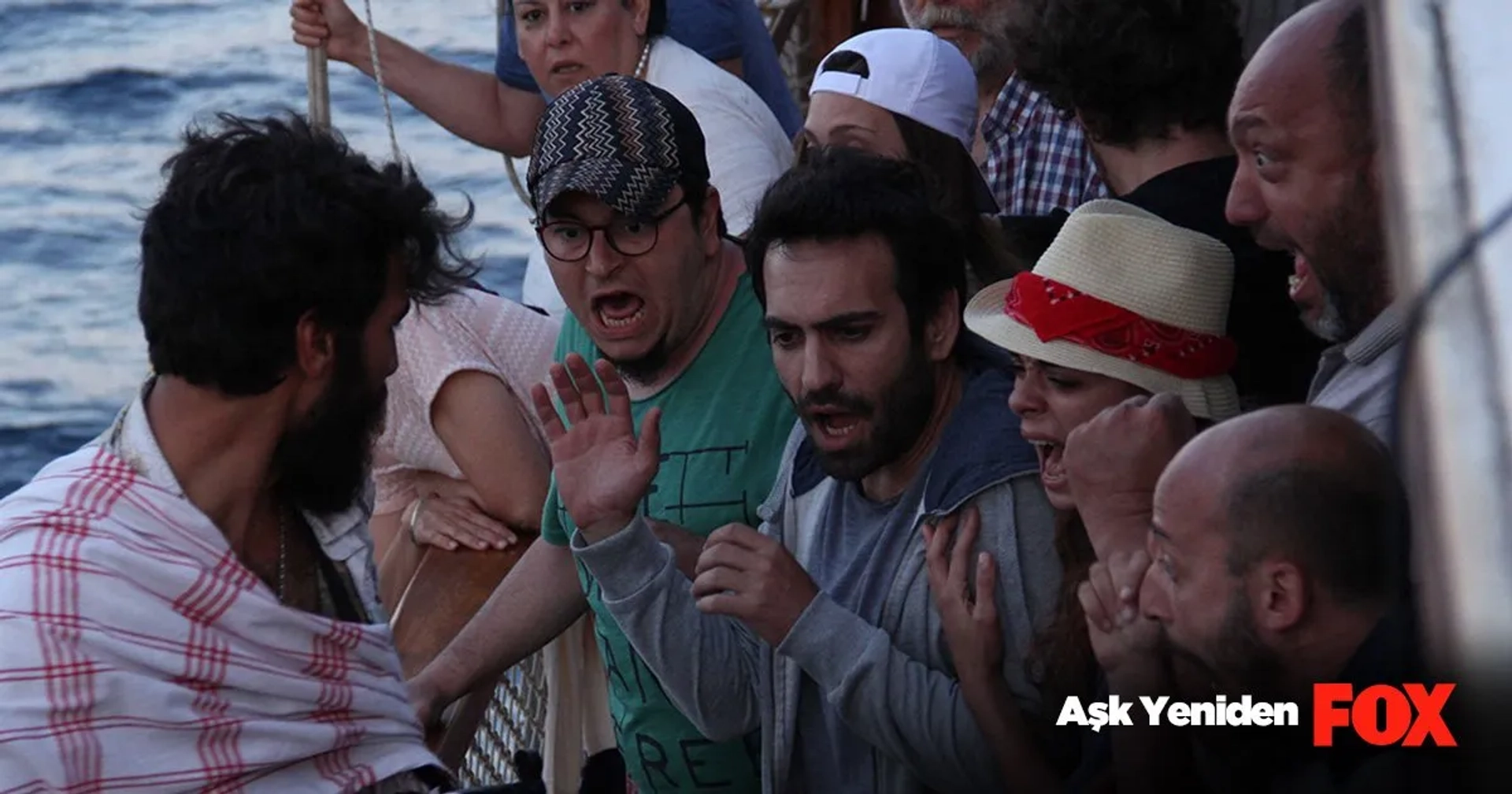 Bugra Gülsoy, Emre Erkan, and Özge Özpirinçci in In Love Again (2015)