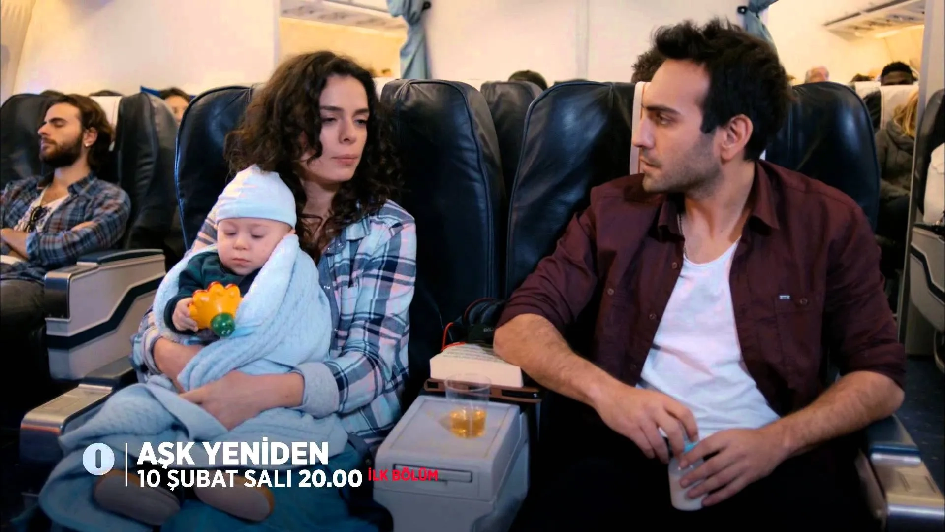 Bugra Gülsoy and Özge Özpirinçci in In Love Again (2015)