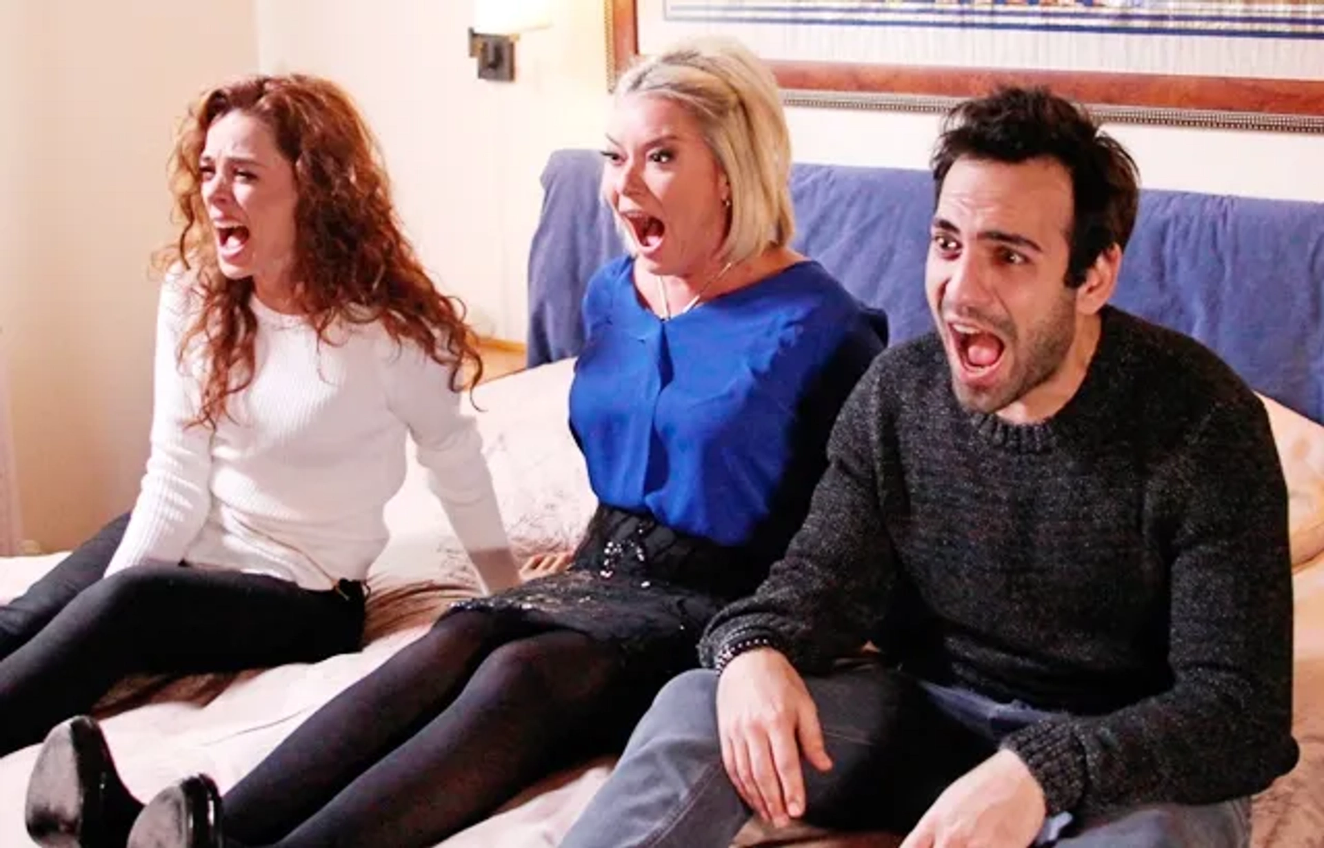 Lale Basar, Bugra Gülsoy, and Özge Özpirinçci in In Love Again (2015)