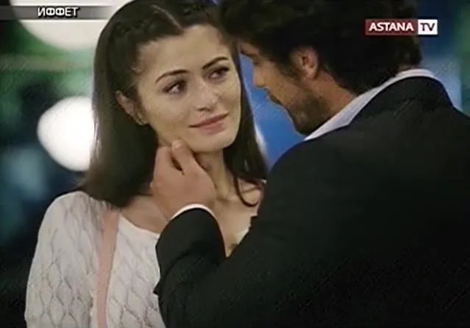 Deniz Çakir and Ibrahim Celikkol in Iffet (2011)