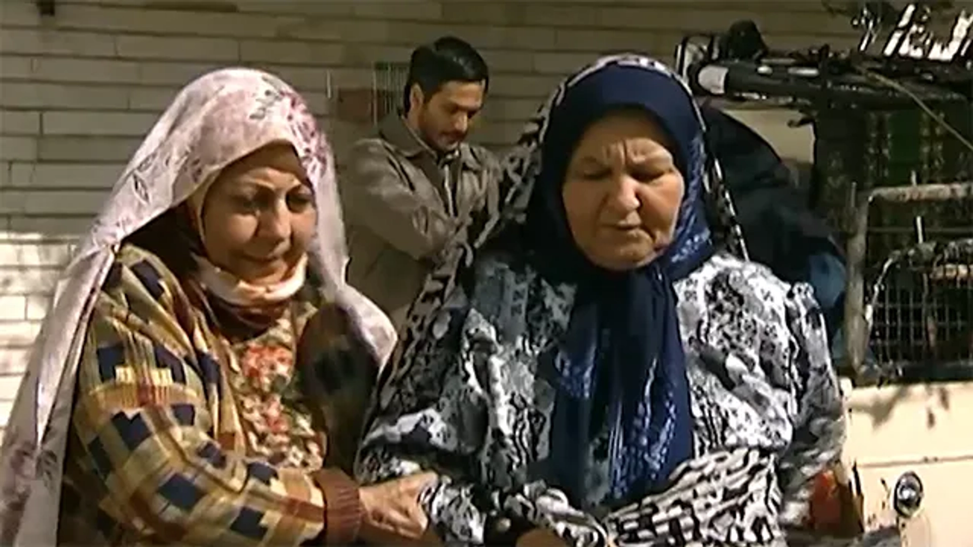 Soraya Ghasemi and Mina Jafarzadeh in No Pains, No Gains (2011)