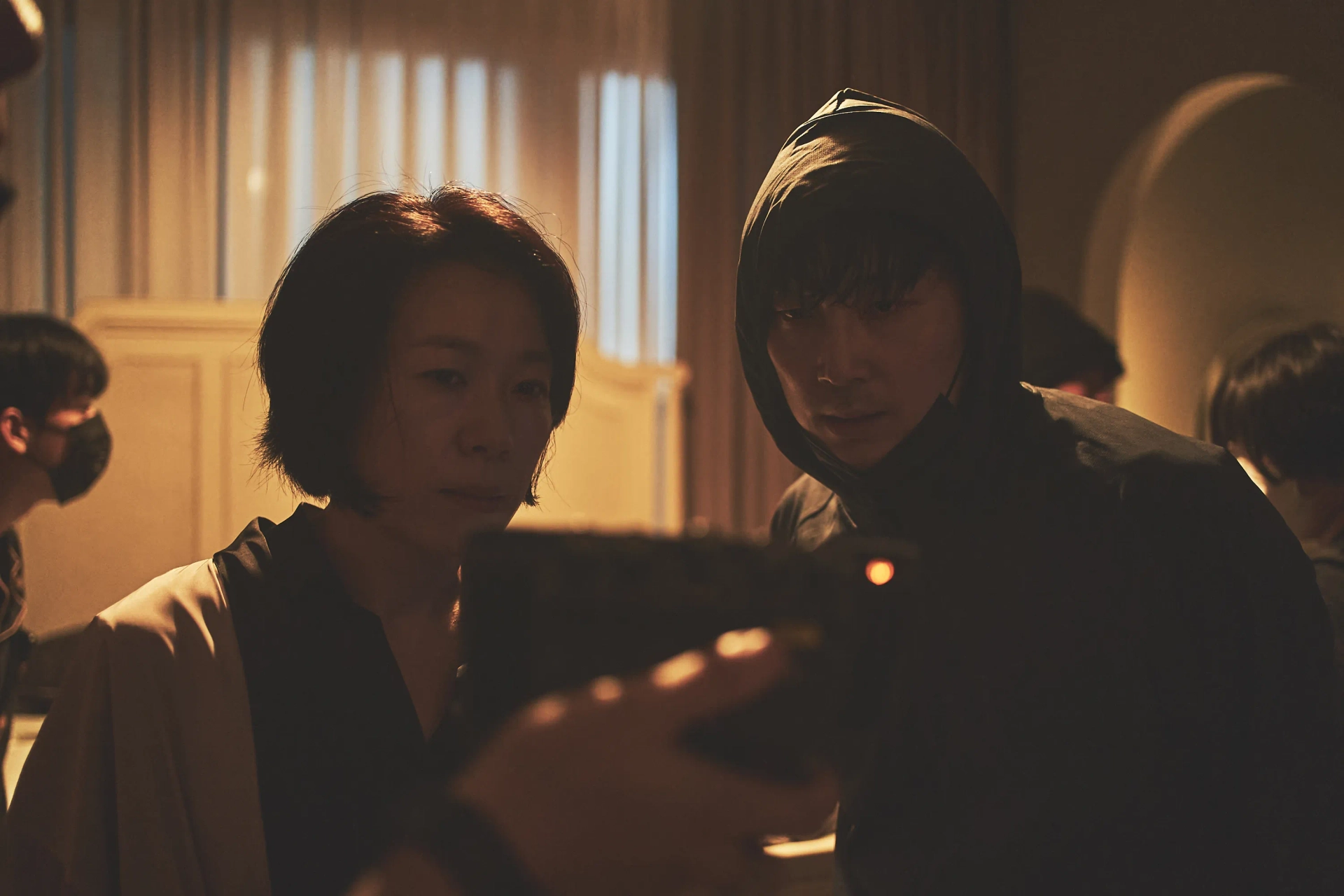 Seo Hyun-woo and Yeom Hye-ran in Wall to Wall (2025)