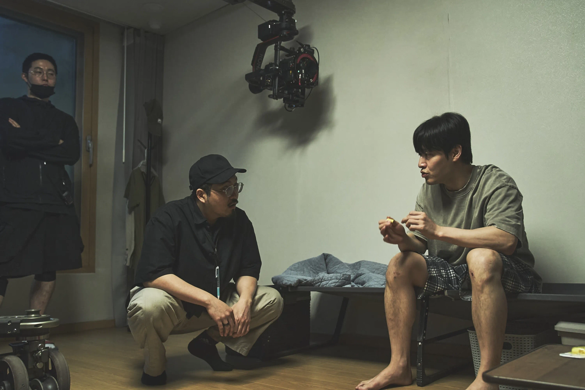 Kang Ha-neul and Kim Tae-joon in Wall to Wall (2025)