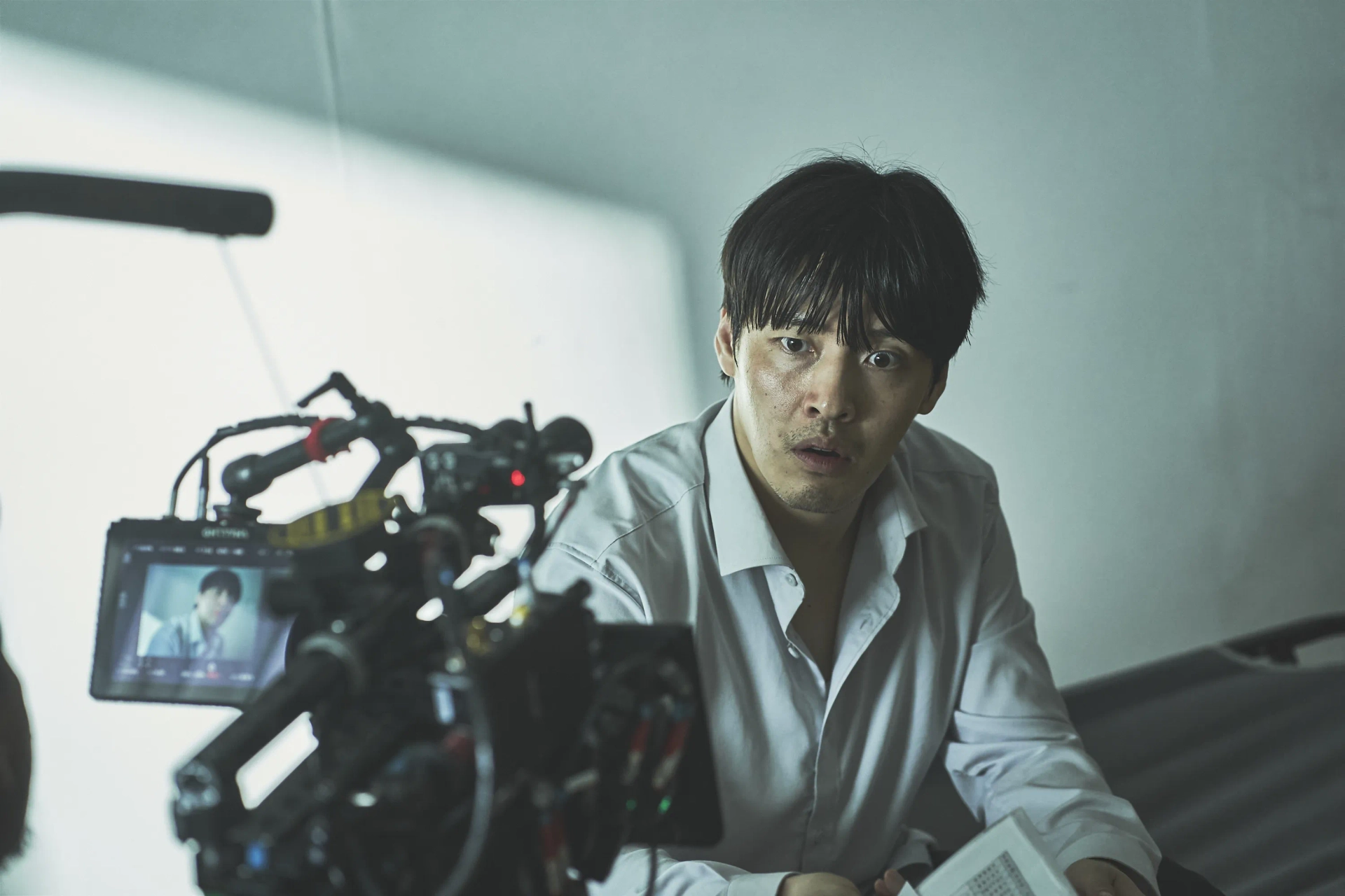 Kang Ha-neul in Wall to Wall (2025)